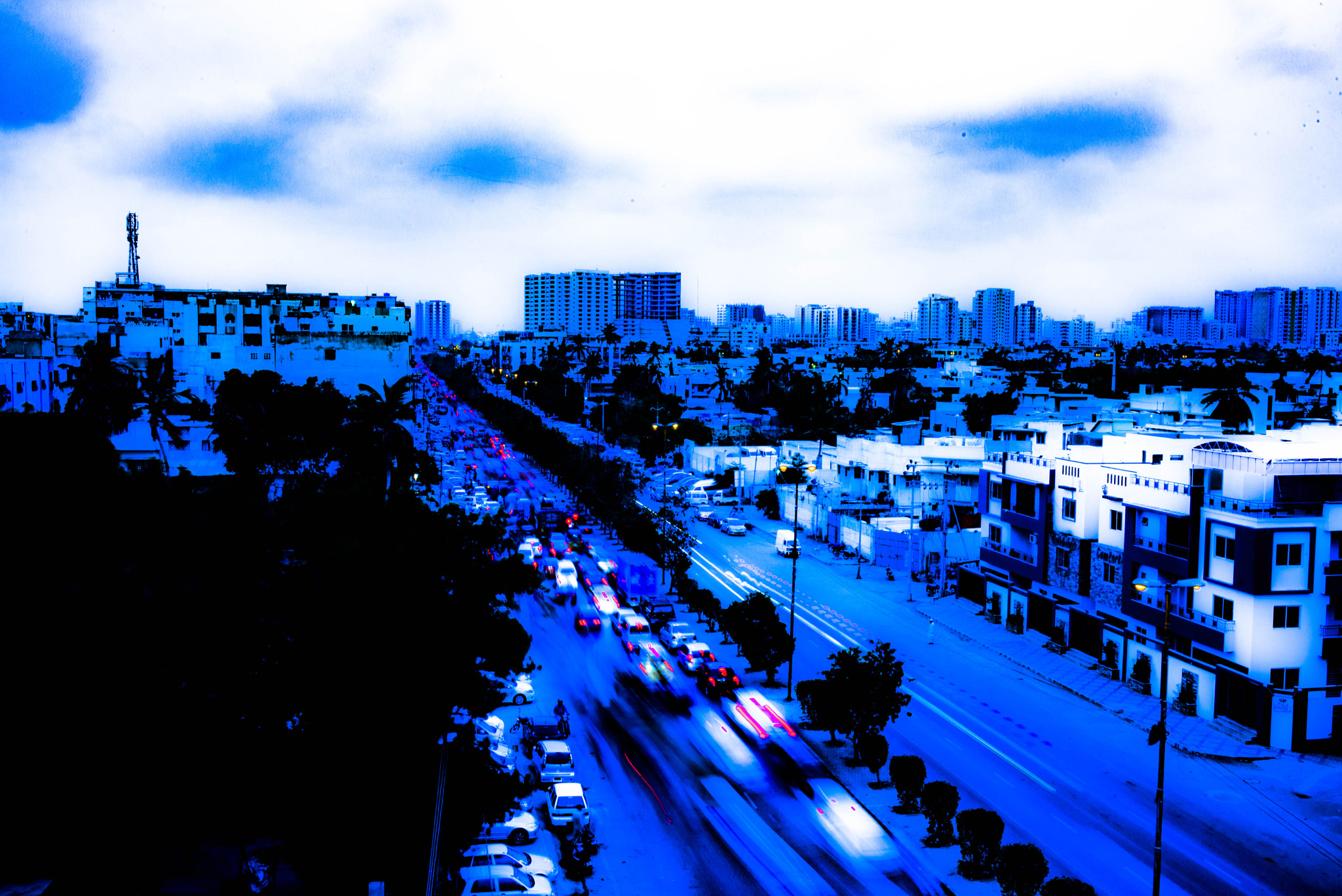 AF Zoom-Nikkor 28-105mm f/3.5-4.5D IF sample photo. City at motion photography