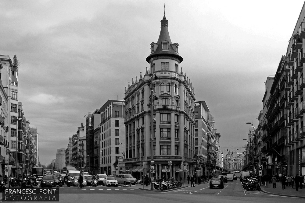 Pentax Optio E75 sample photo. Ronda universitat - pelai photography