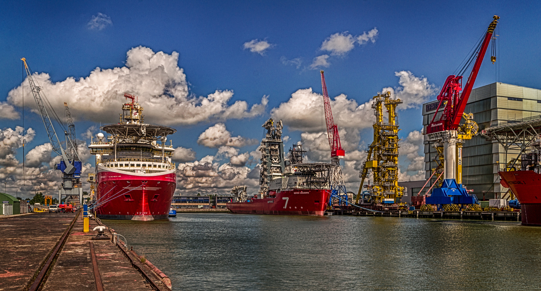 Sigma AF 10-20mm F4-5.6 EX DC sample photo. Seaships photography