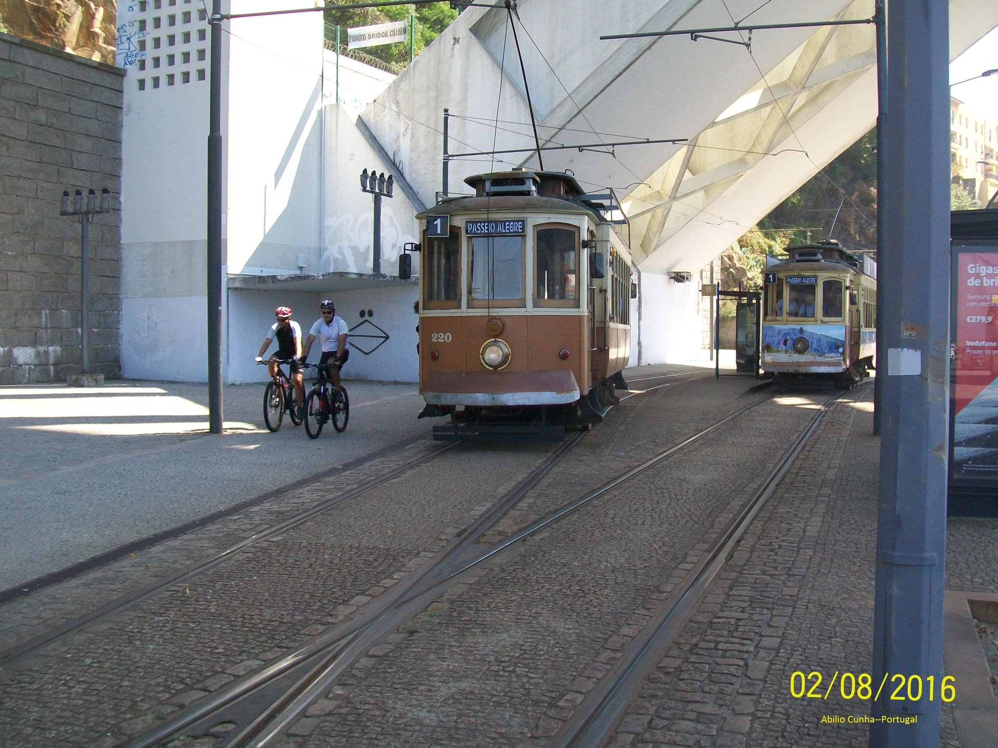 Kodak EasyShare C913 sample photo. O carro elétrico há beira rio douro portugal photography