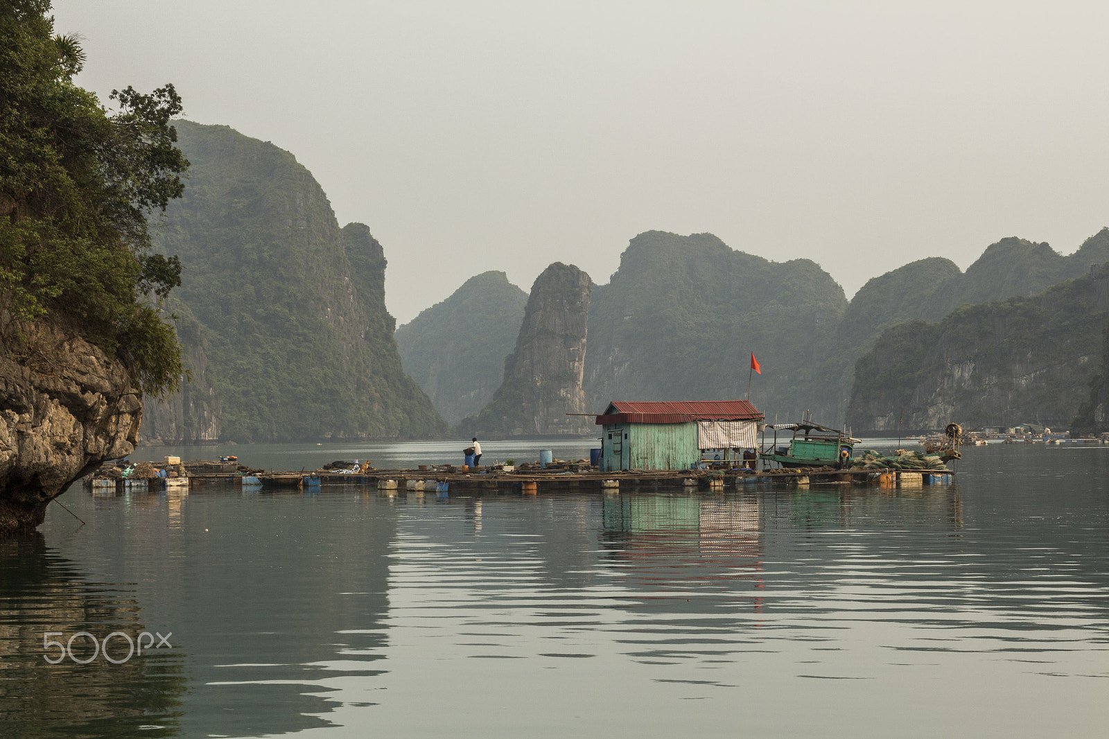 Canon EOS 650D (EOS Rebel T4i / EOS Kiss X6i) + Canon EF 50mm F1.8 II sample photo. Quiet time in the lan ha bay photography