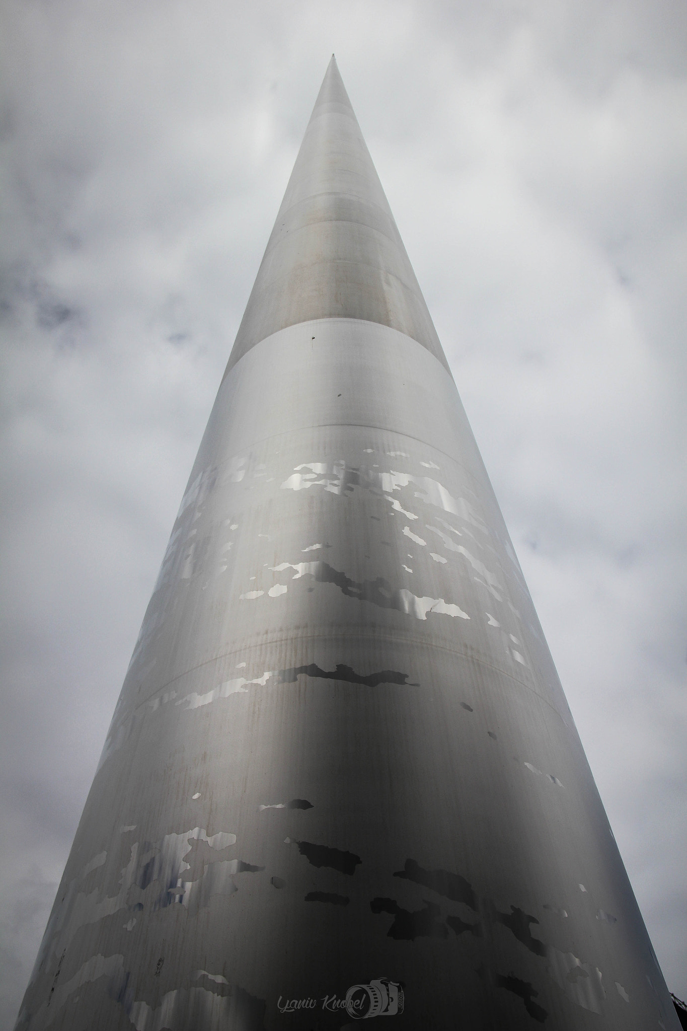 Canon EOS 550D (EOS Rebel T2i / EOS Kiss X4) sample photo. A pin to the sky photography