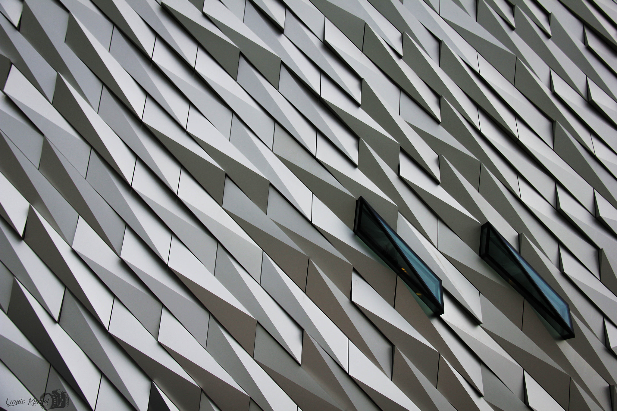 Canon EOS 550D (EOS Rebel T2i / EOS Kiss X4) sample photo. Wall of shapes photography