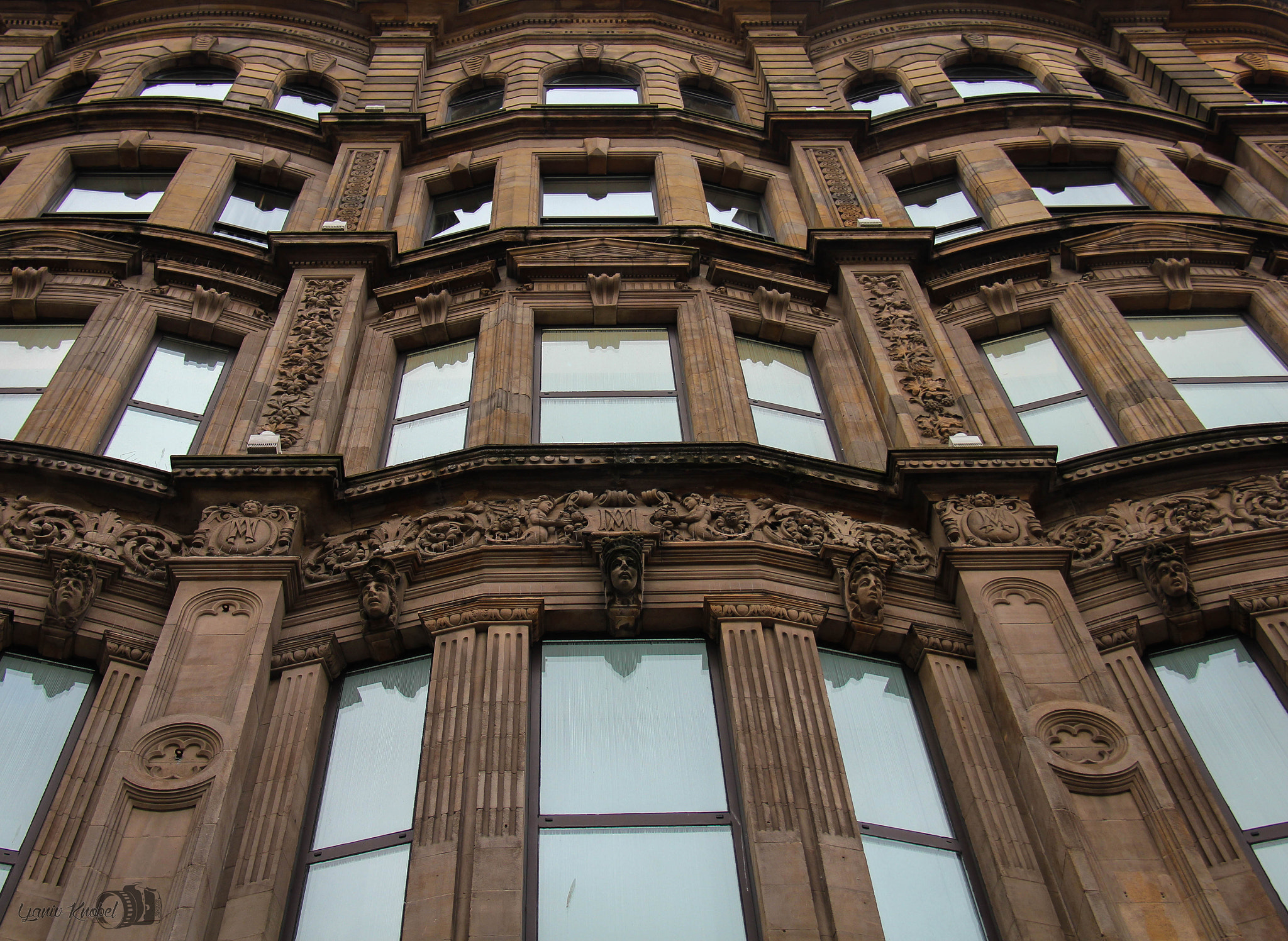 Canon EOS 550D (EOS Rebel T2i / EOS Kiss X4) sample photo. Upward with the windows photography
