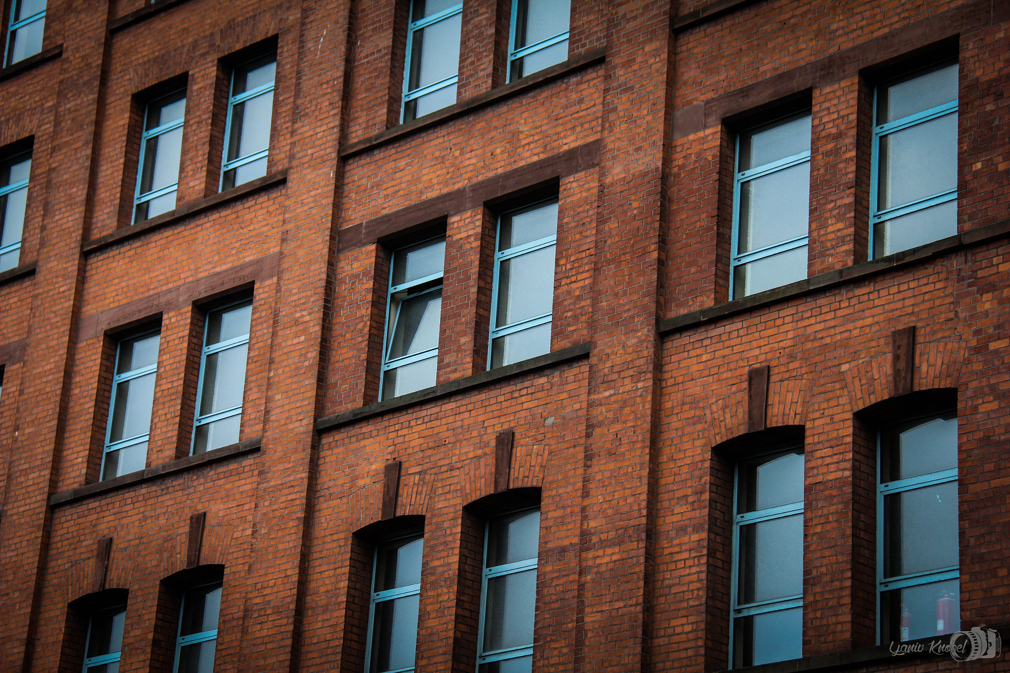 Canon EOS 550D (EOS Rebel T2i / EOS Kiss X4) sample photo. Pattern with windows photography