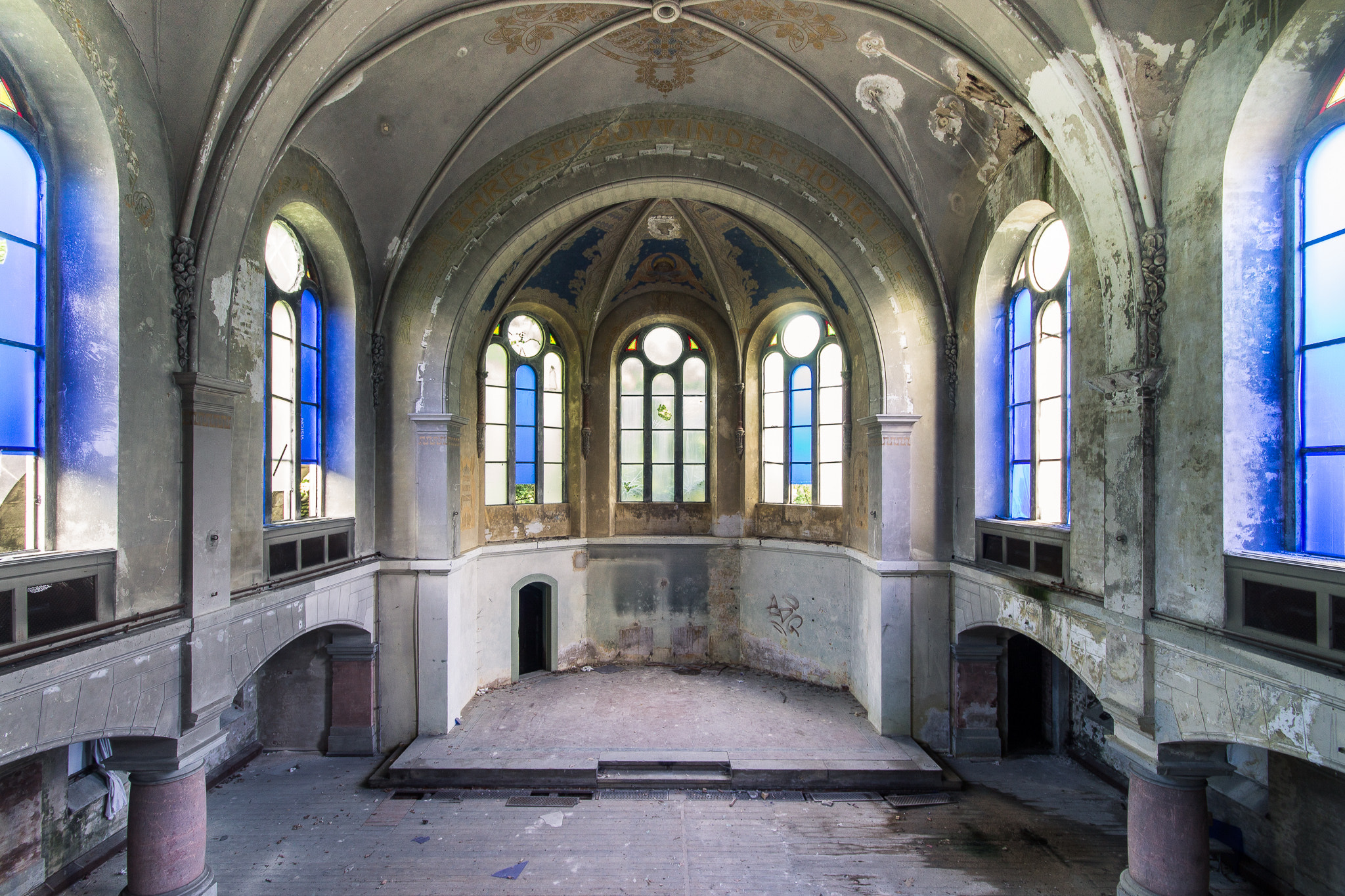 Canon EOS 1100D (EOS Rebel T3 / EOS Kiss X50) + Sigma 10-20mm F4-5.6 EX DC HSM sample photo. Abandoned church in germany photography