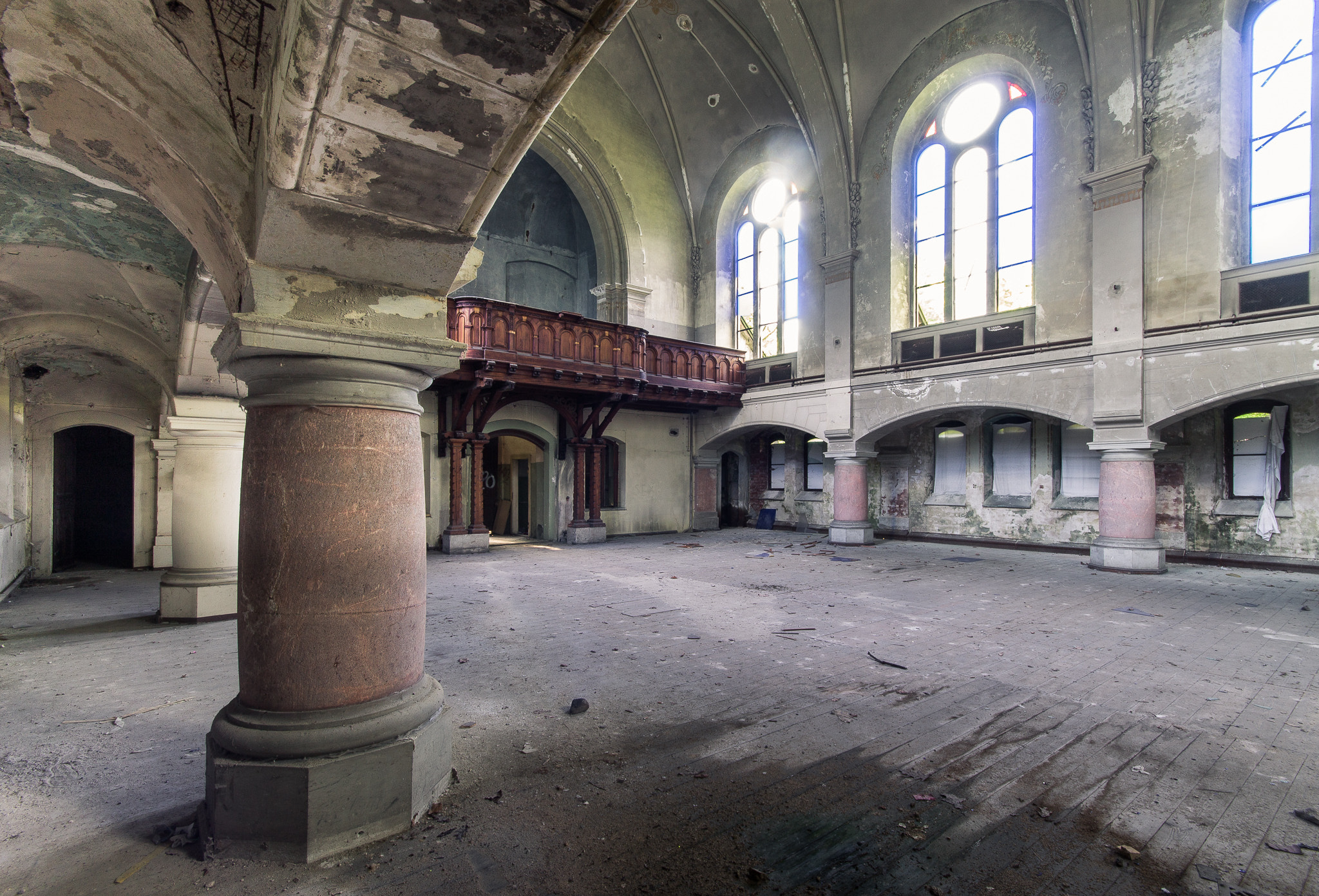 Canon EOS 1100D (EOS Rebel T3 / EOS Kiss X50) + Sigma 10-20mm F4-5.6 EX DC HSM sample photo. Abandoned church in germany photography