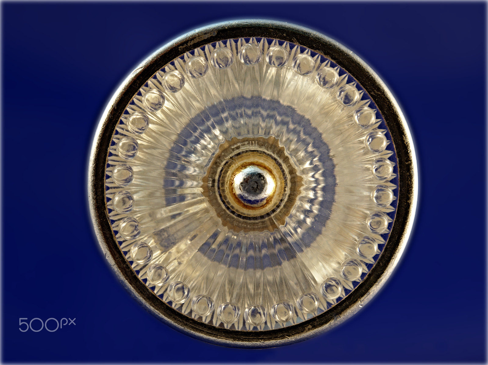 OLYMPUS M.12-50mm F3.5-6.3 sample photo. Circle shapes & patterns in old radio knob photography
