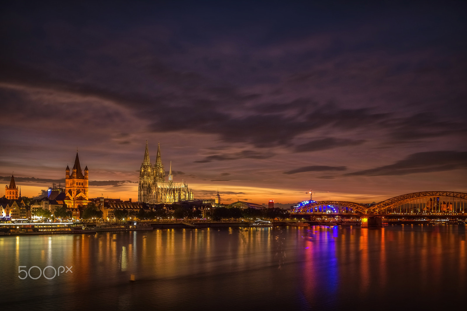 Nikon D3300 + Nikon AF-S Nikkor 20mm F1.8G ED sample photo. Cologne at night photography