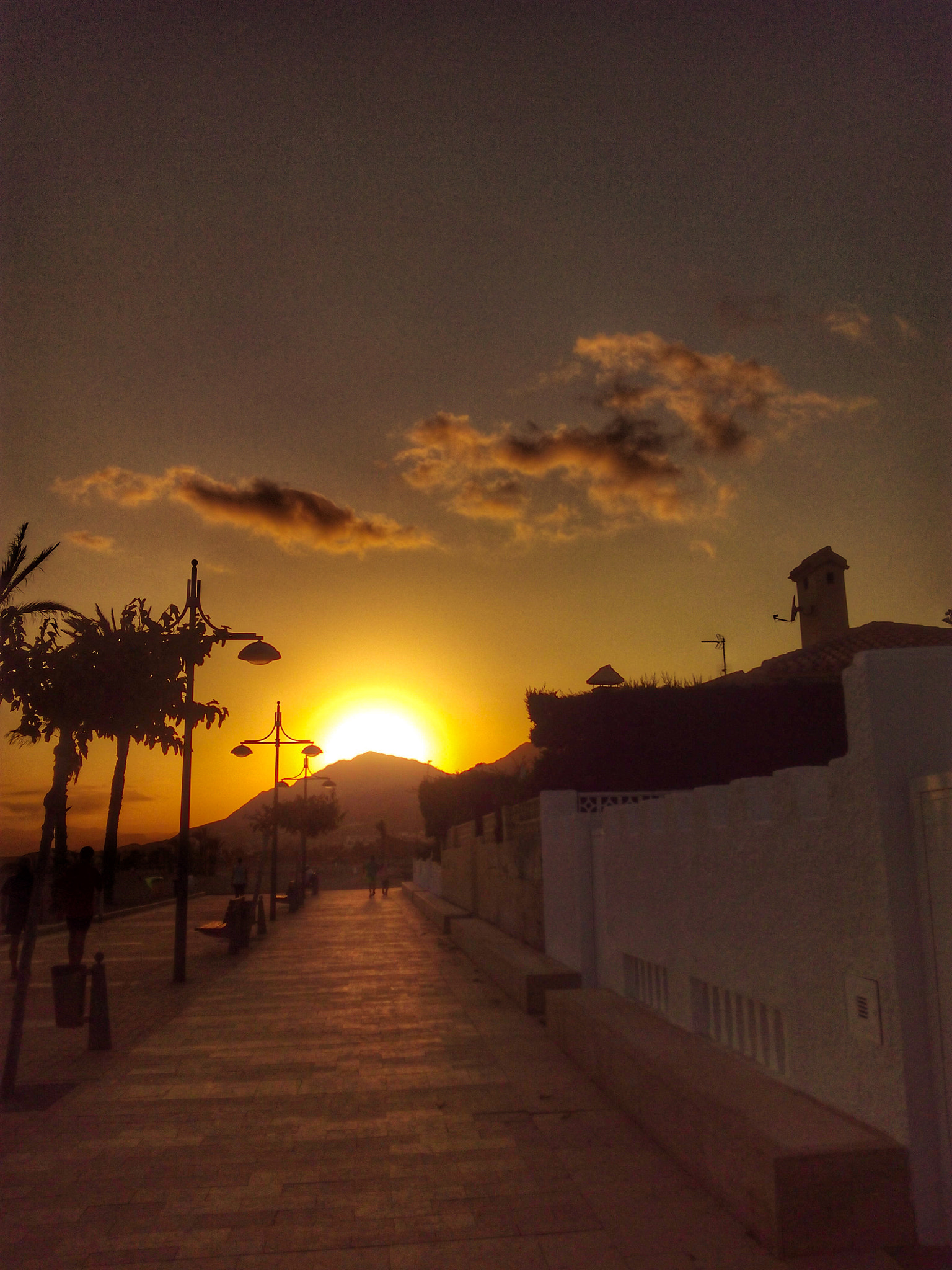 bq Aquaris E5 HD sample photo. Nubes sueltas photography