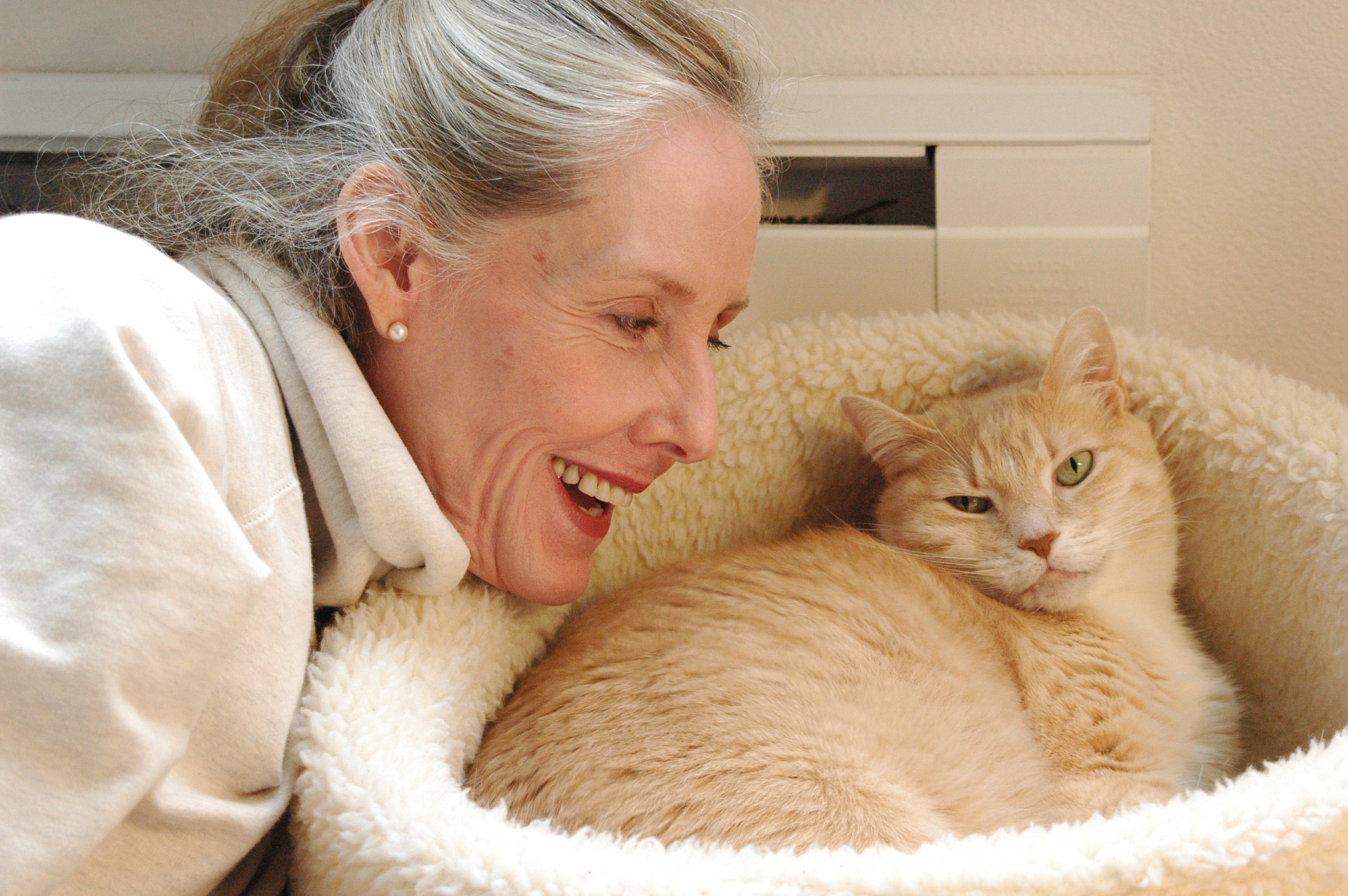 Nikon D70 sample photo. Female and kitten. photography