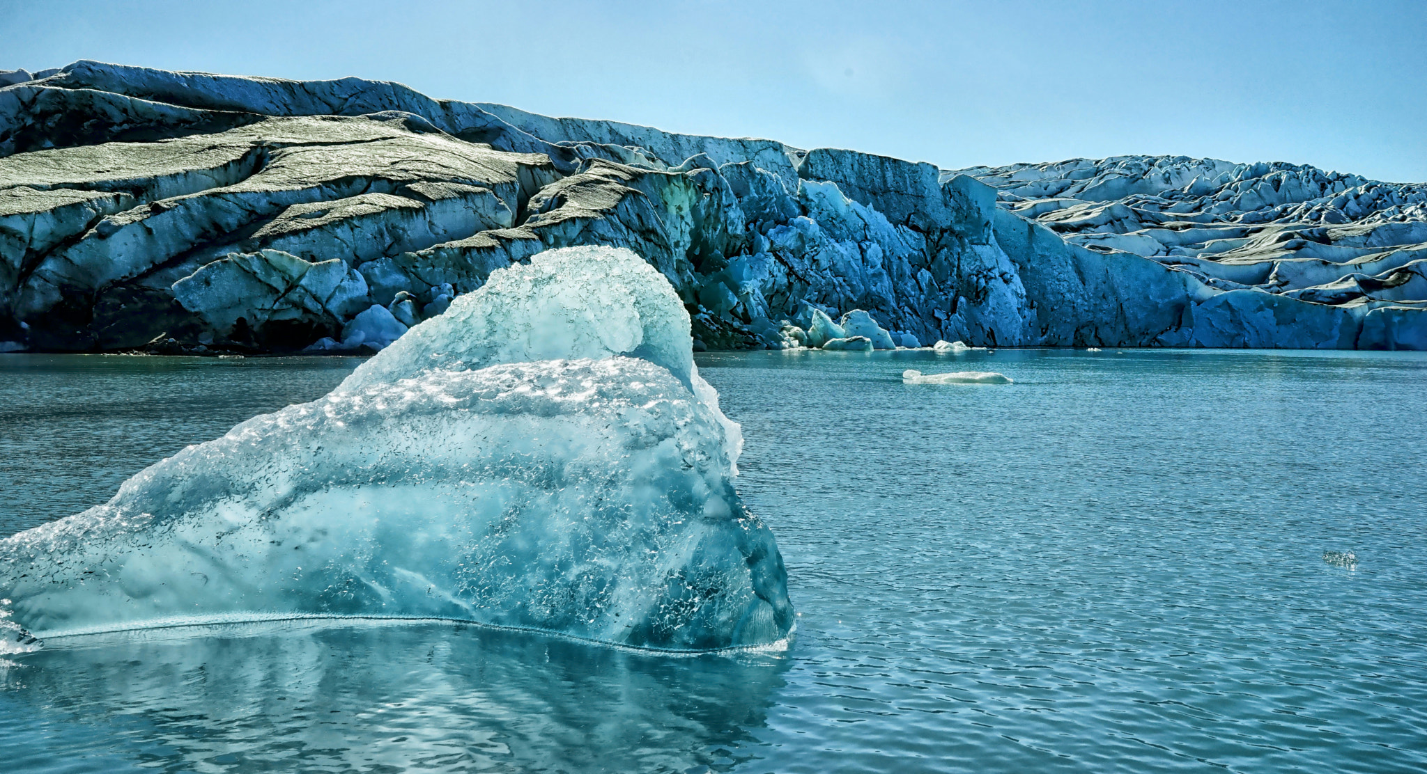 Sony a7 + Sony Distagon T* FE 35mm F1.4 ZA sample photo. Ice photography