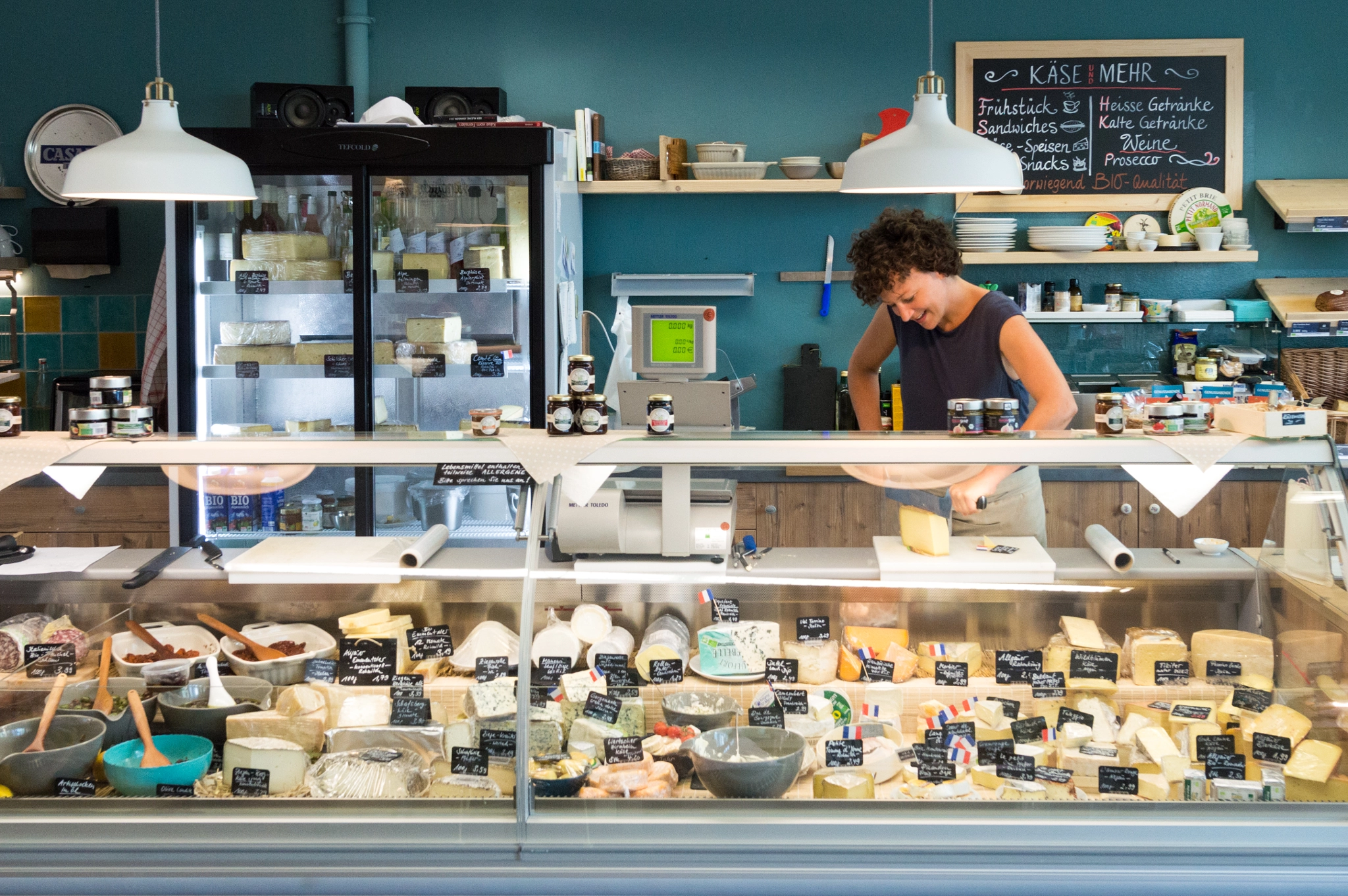 Nikon AF-S Nikkor 14-24mm F2.8G ED sample photo. Cheese shop photography
