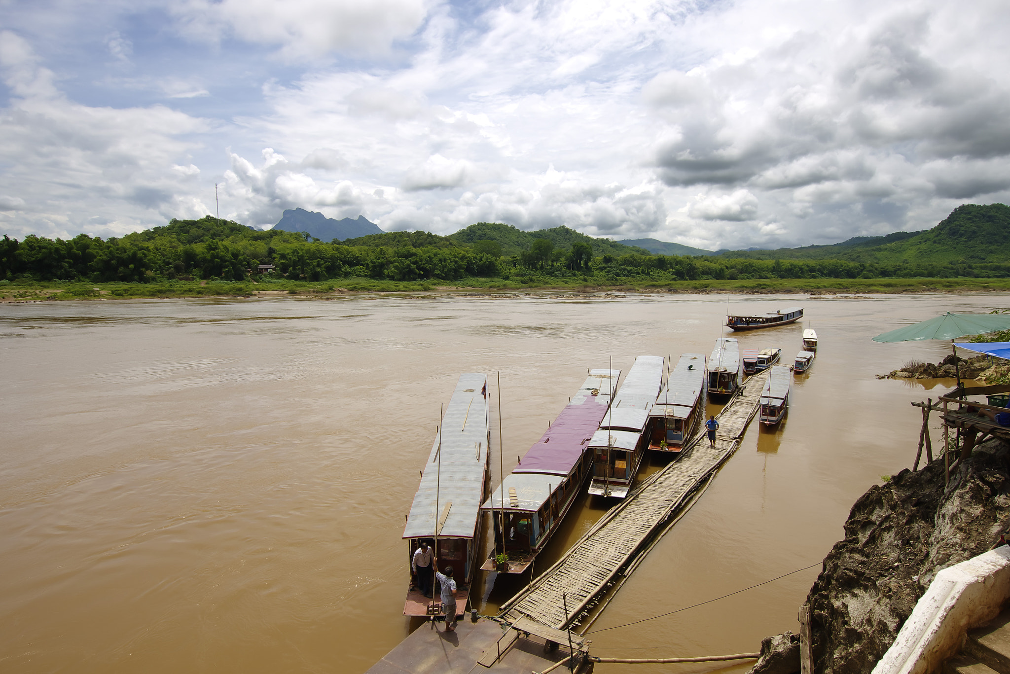 Pentax K-5 IIs sample photo. Mekong river in pak ou caves.. photography