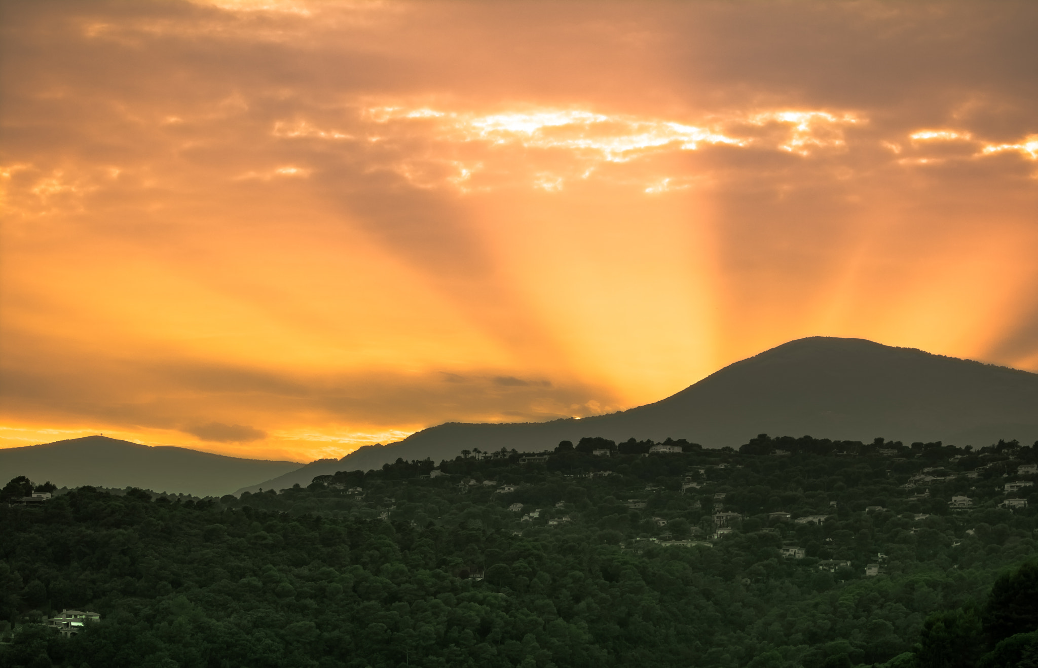Canon EF-S 55-250mm F4-5.6 IS STM sample photo. Coucher du soleil à saint paul de vence photography