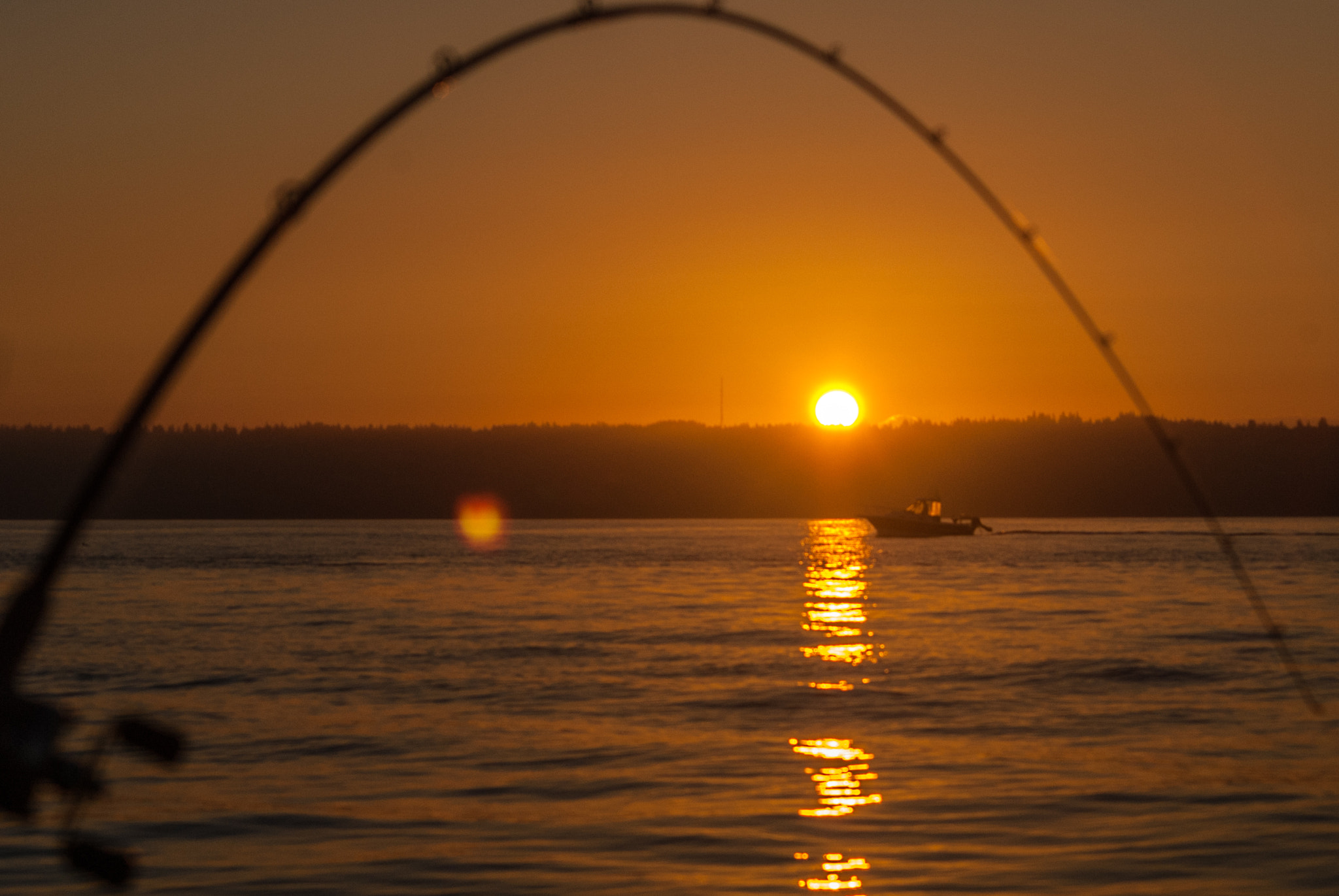 Nikon D200 + AF Nikkor 70-210mm f/4-5.6D sample photo. Fishing the sound photography