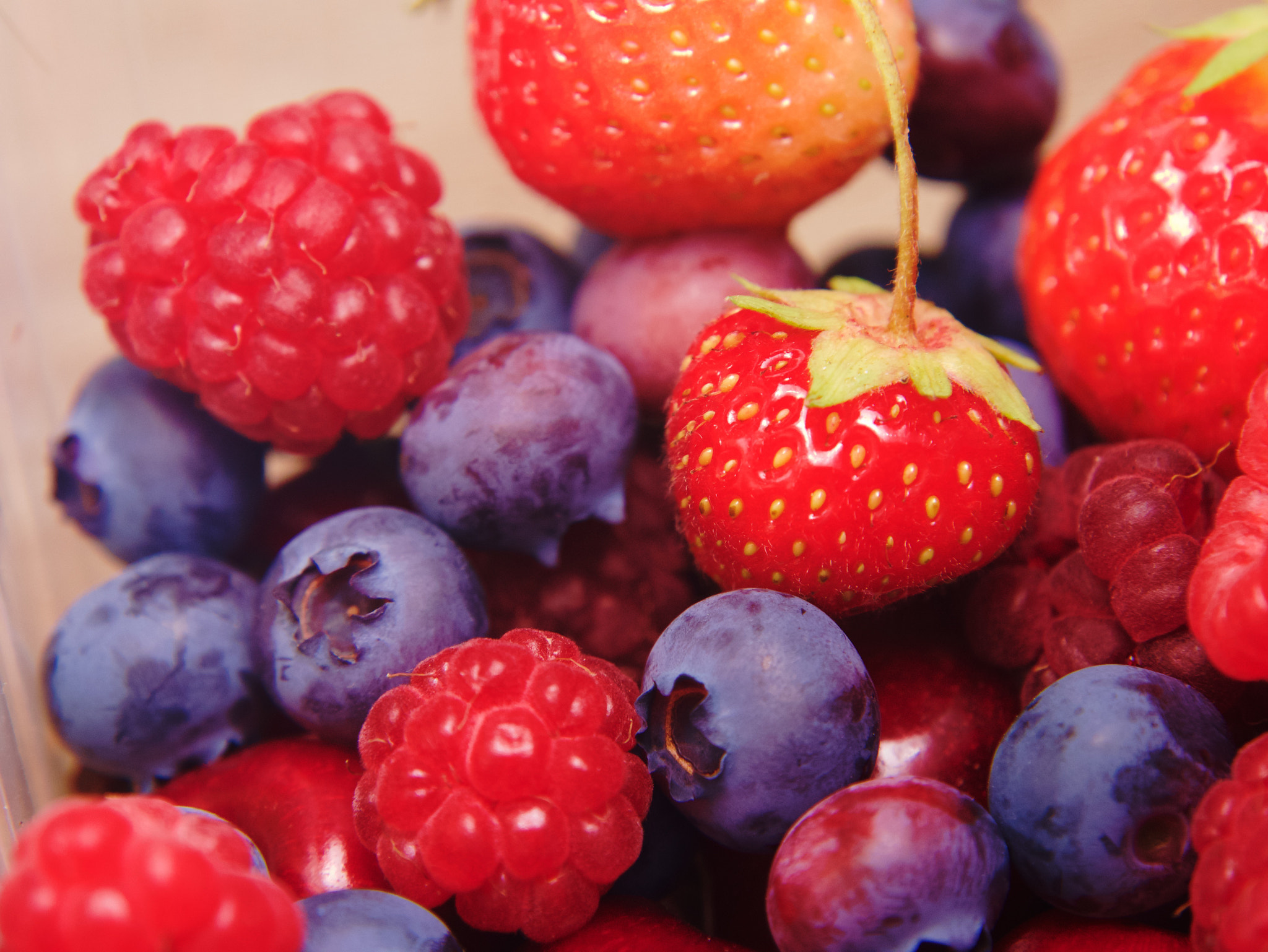 Panasonic DMC-G70 sample photo. Summer fruit photography