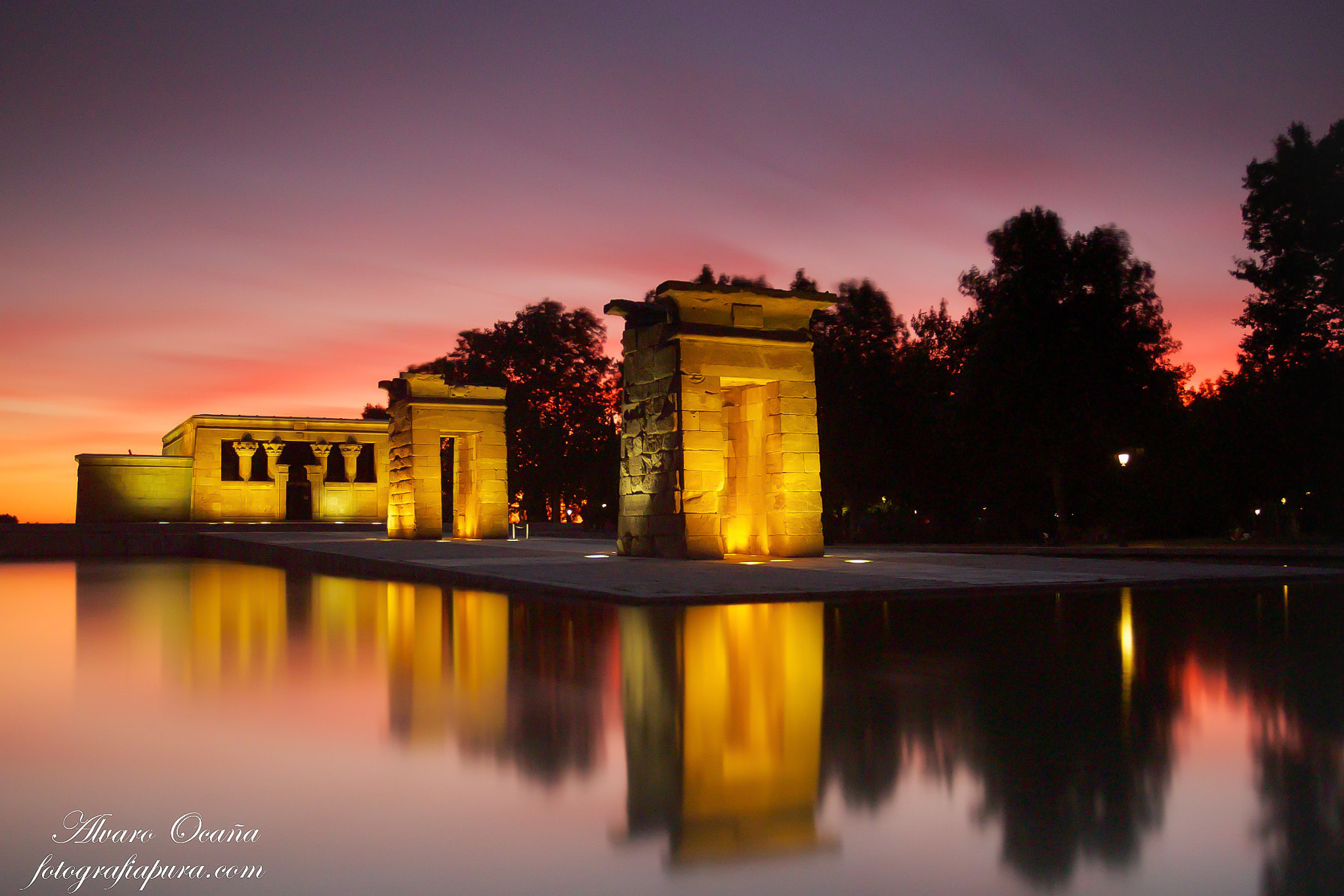 Canon EOS 500D (EOS Rebel T1i / EOS Kiss X3) + Canon EF 17-40mm F4L USM sample photo. Sunset in temple of debod madrid photography
