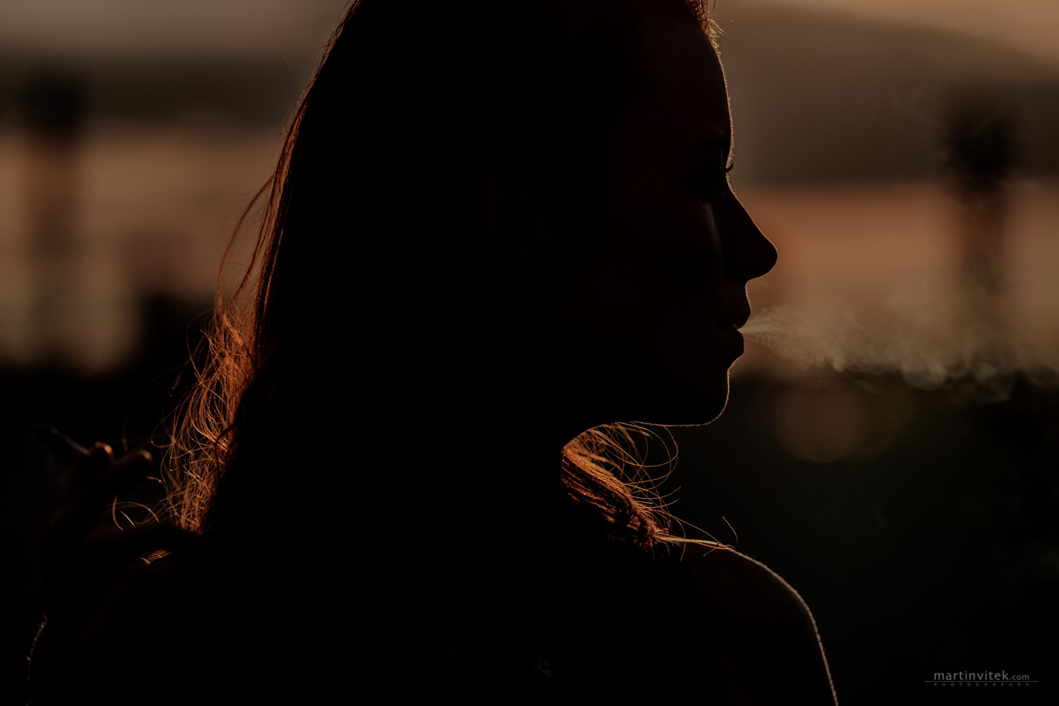 Fujifilm X-E2 + Fujifilm XF 90mm F2 R LM WR sample photo. Cigarette on the evening roof photography