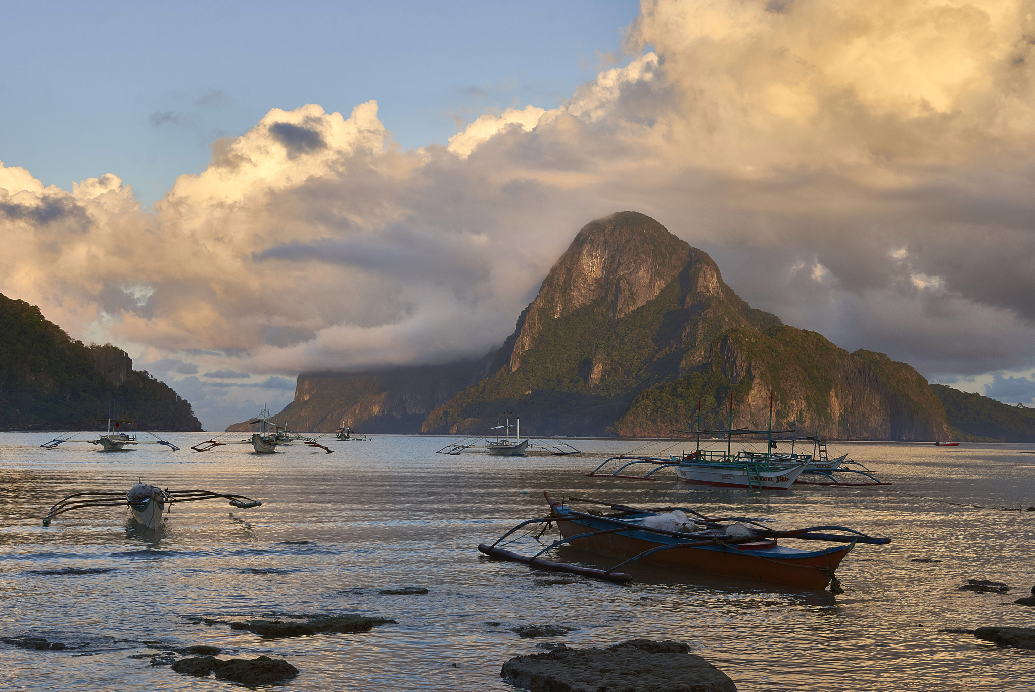 Sony Alpha NEX-7 + E 32mm F1.8 sample photo. Morning in palawan photography