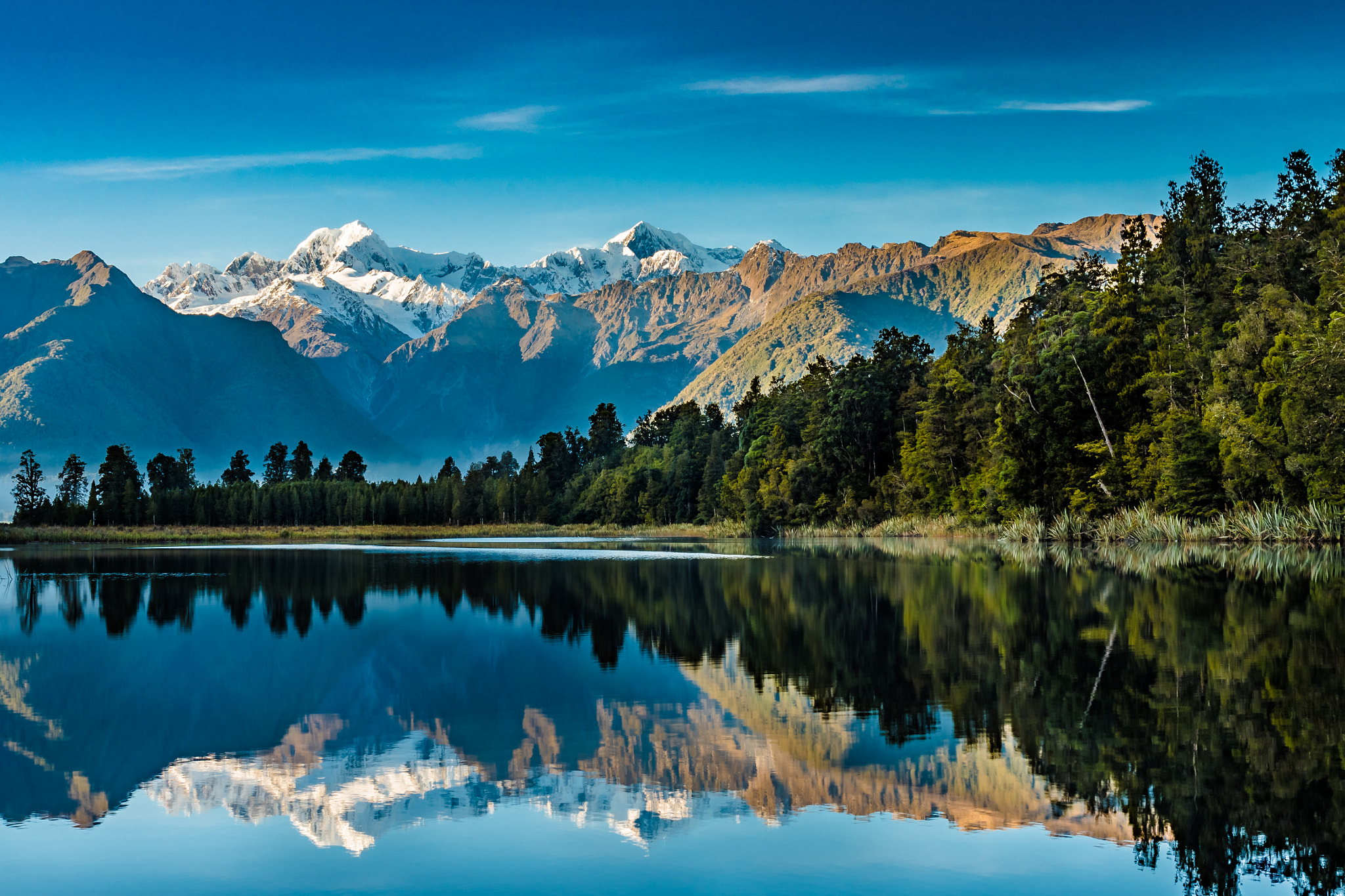 Panasonic Lumix DMC-GH4 + Panasonic Leica DG Summilux 25mm F1.4 II ASPH sample photo. Lake matheson photography