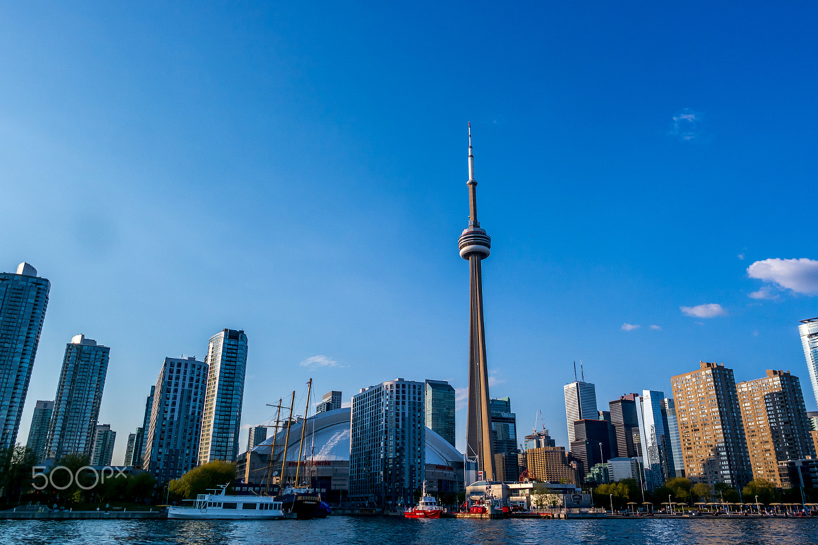 Samsung NX1000 + Samsung NX 16mm F2.4 Pancake sample photo. Cn tower photography