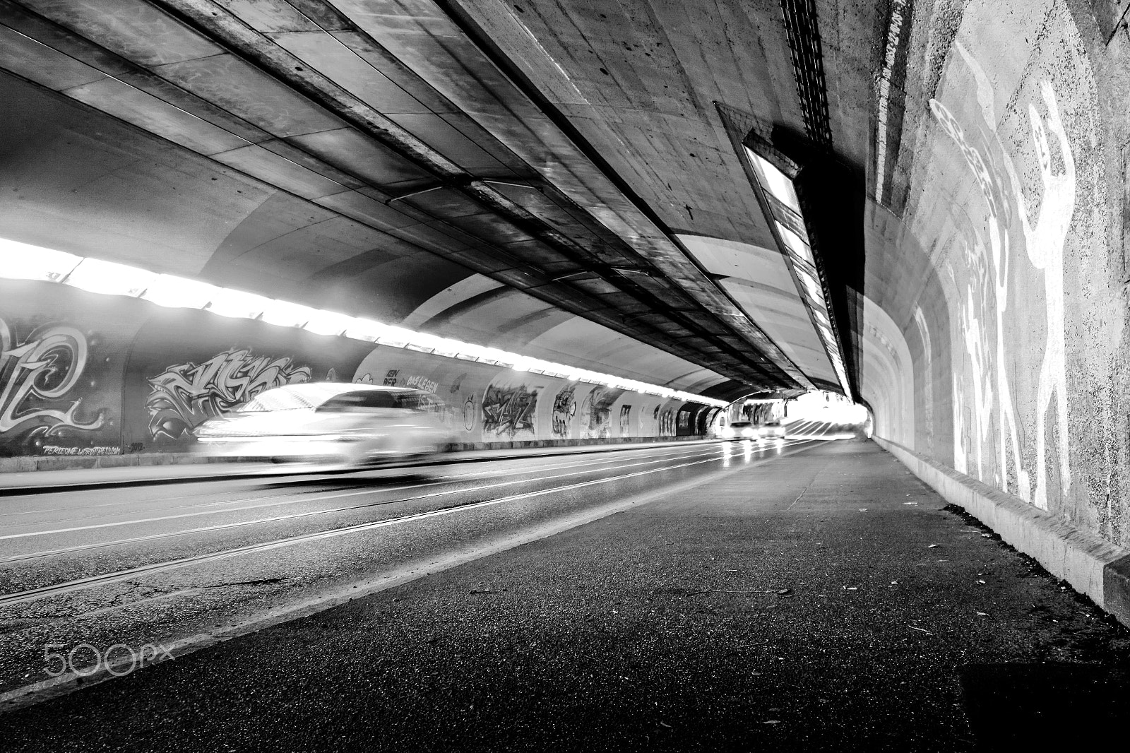 Canon EOS 650D (EOS Rebel T4i / EOS Kiss X6i) + Tokina AT-X Pro 12-24mm F4 (IF) DX sample photo. Straßentunnel photography