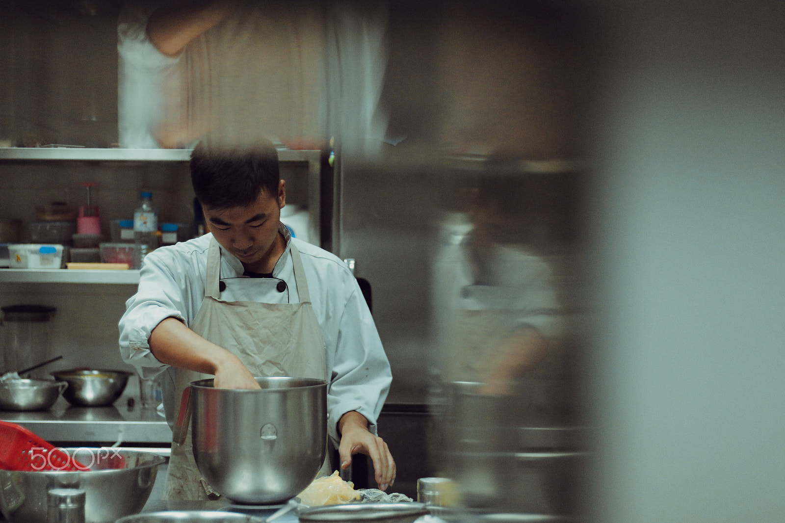 Canon EOS 70D + Canon EF 50mm F1.8 II sample photo. Making some cake photography