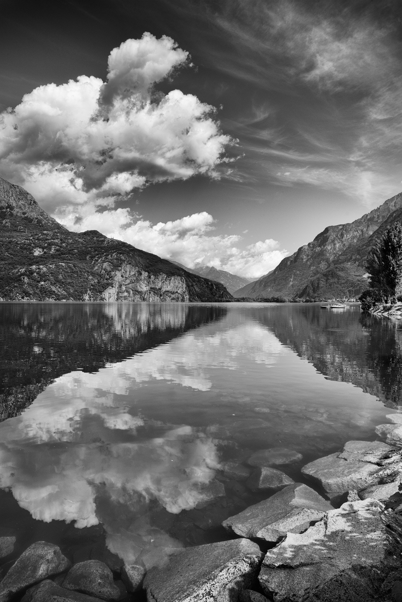 Elmarit-M 1:2.8/21 sample photo. Lago di mezzola photography