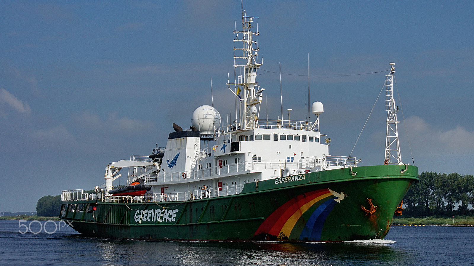 Sony DT 18-70mm F3.5-5.6 sample photo. Greenpeace schip "esperanza". photography