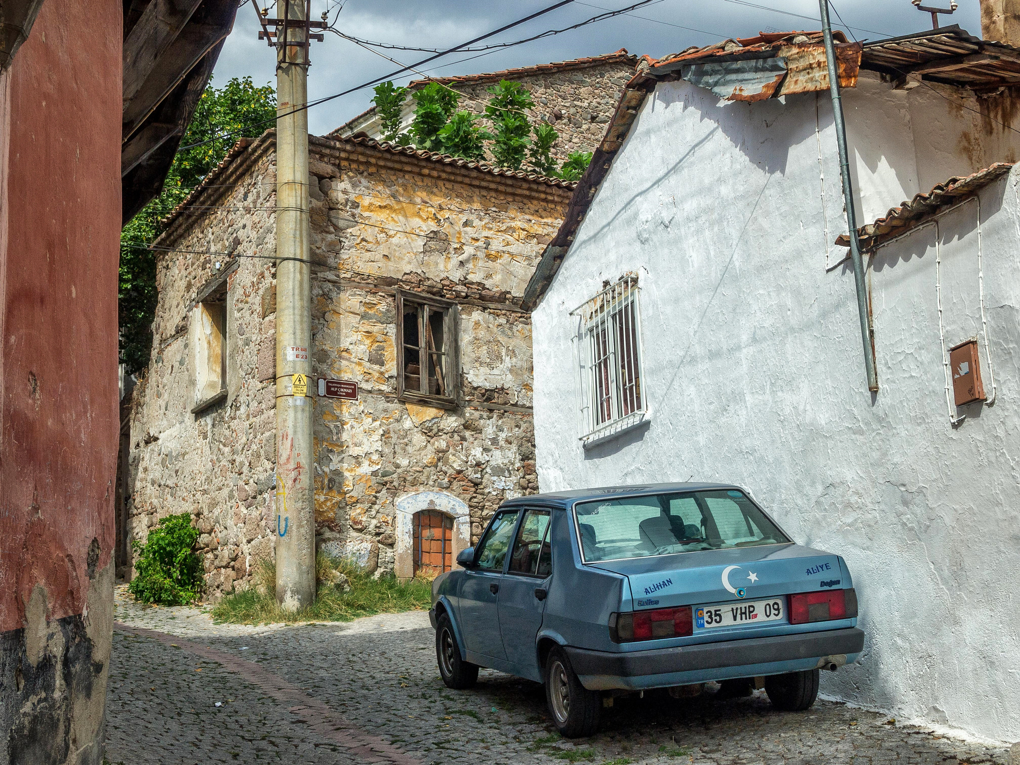 Olympus PEN E-PL3 sample photo. Bergama alley photography
