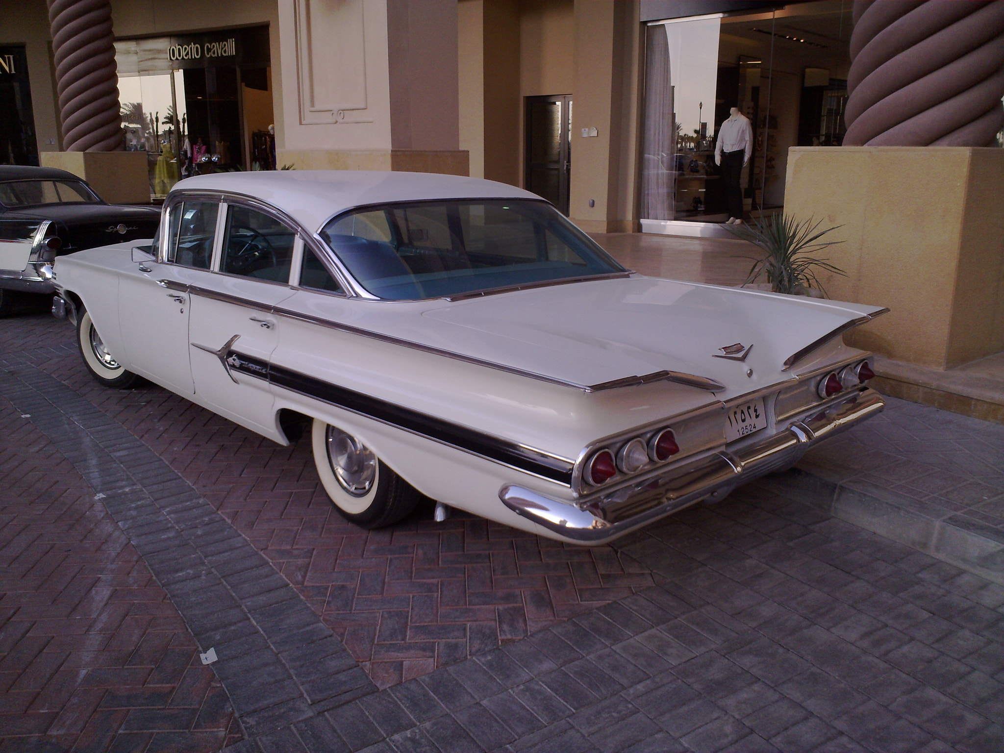 Nokia N86 8MP sample photo. Old car photography