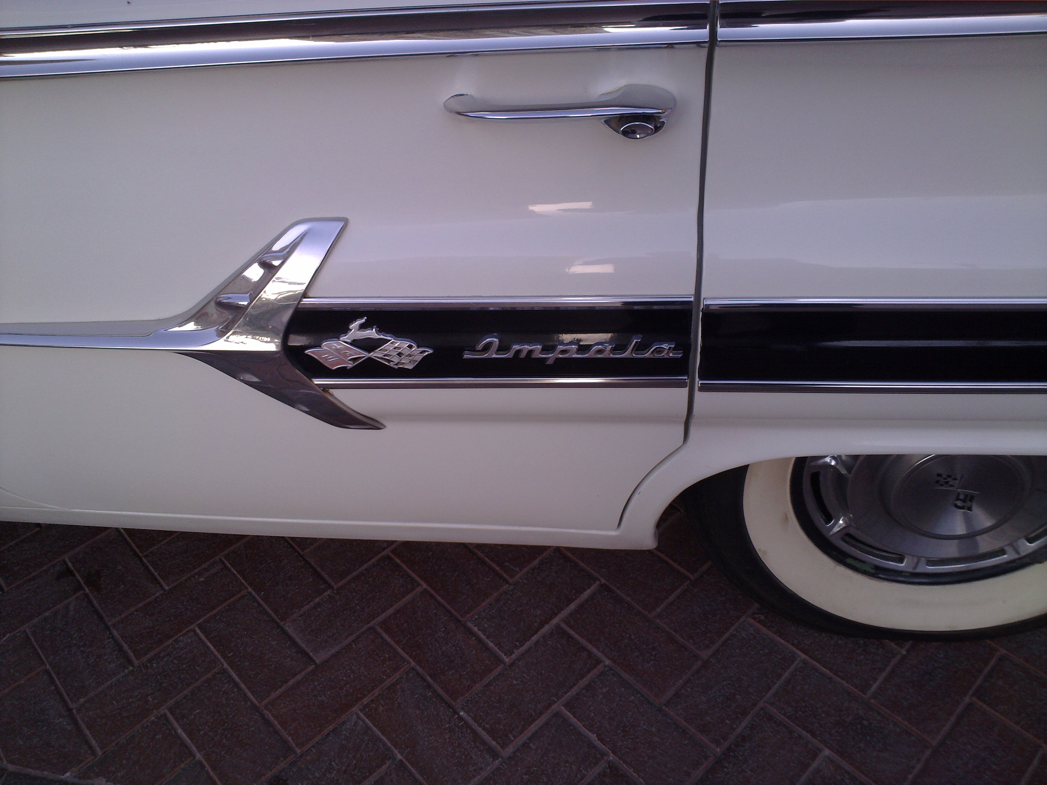 Nokia N86 8MP sample photo. Old car photography