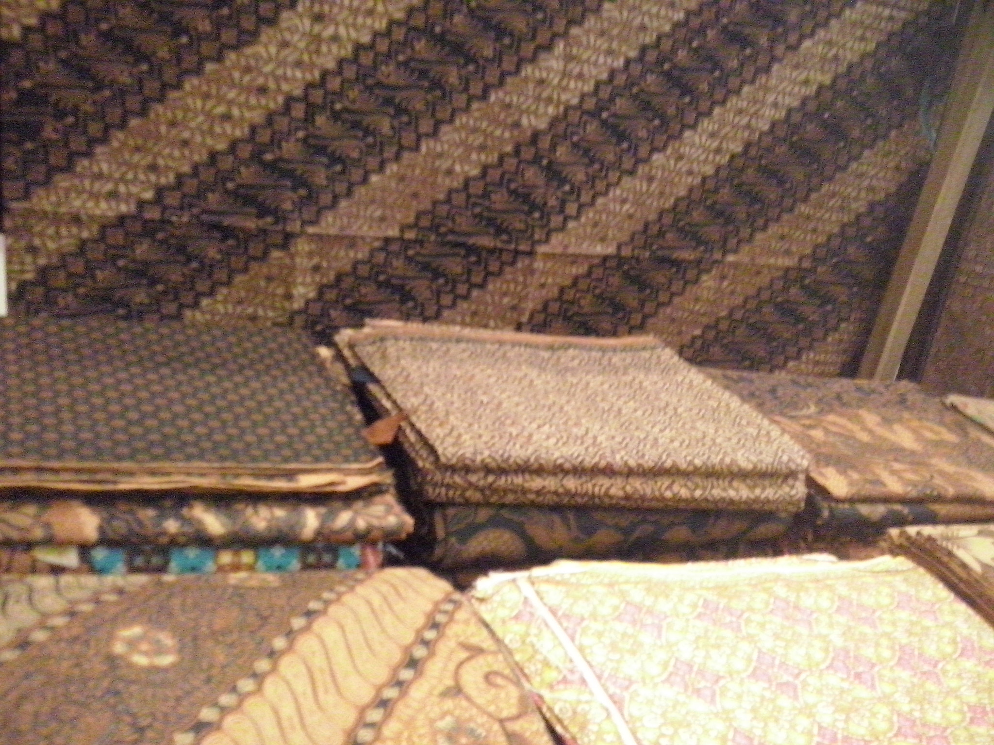 LG OPTIMUS L5 II sample photo. Batik cloths photography