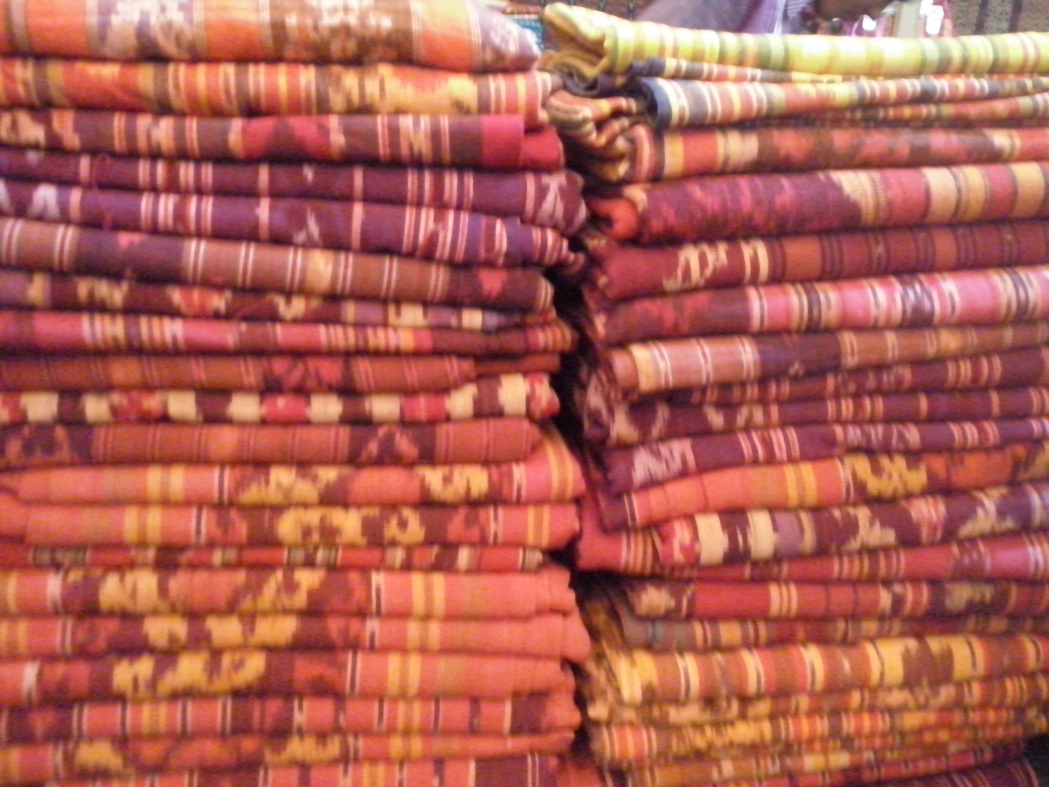 LG OPTIMUS L5 II sample photo. Red/orange/pink batik photography