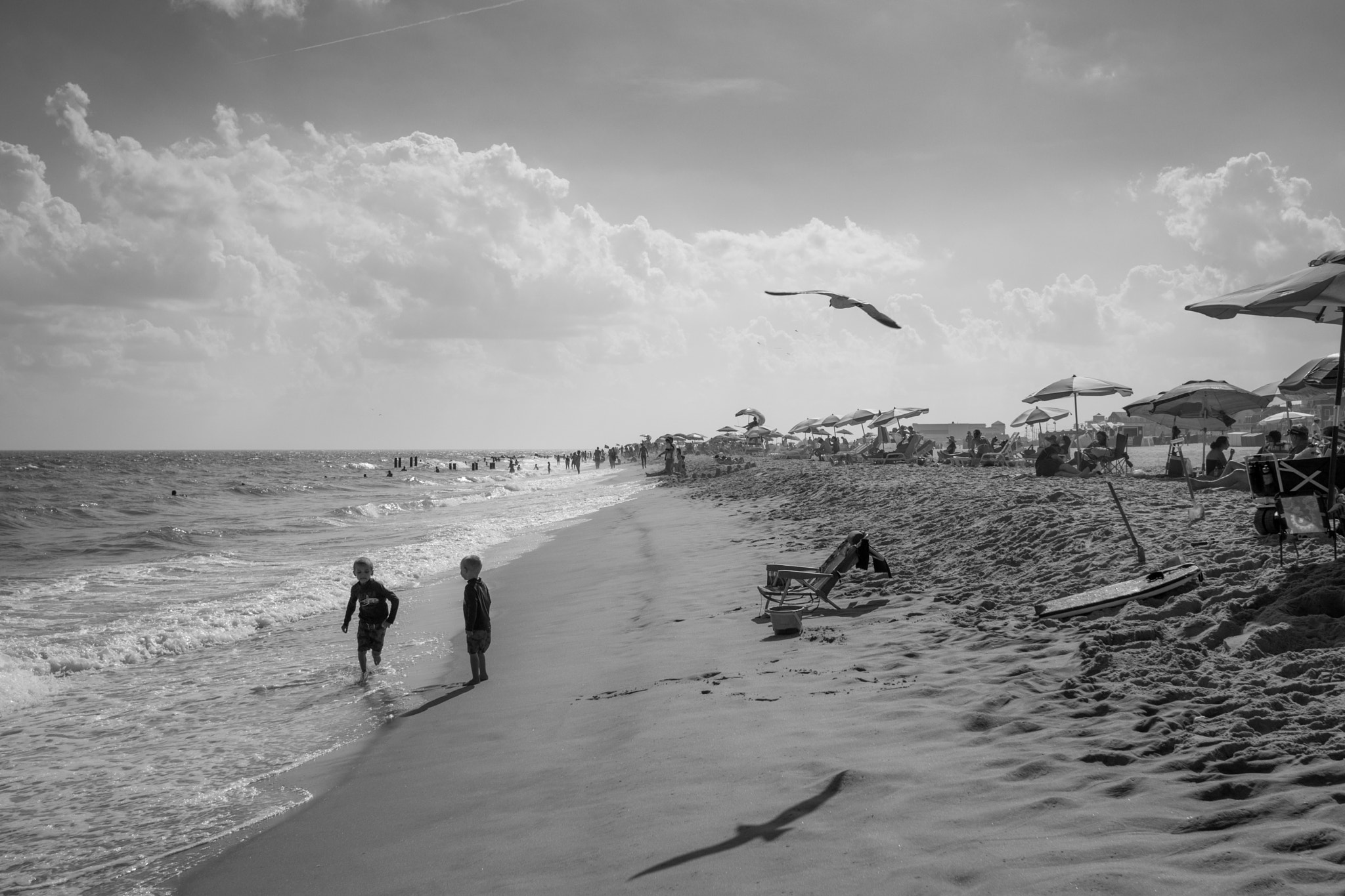 Sony Alpha NEX-7 + Sony Sonnar T* E 24mm F1.8 ZA sample photo. Beach moment photography