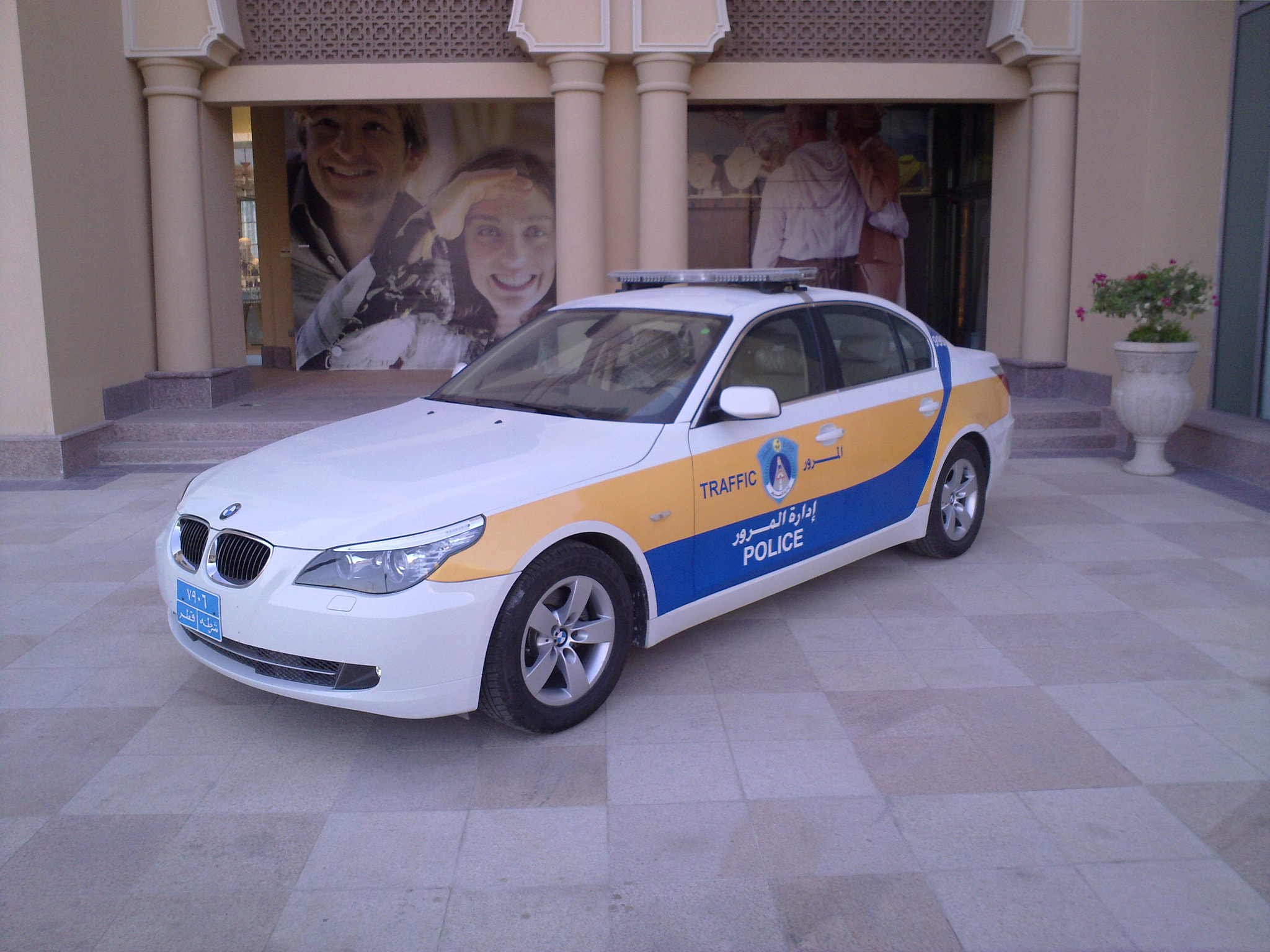 Nokia N86 8MP sample photo. Qatari police car photography