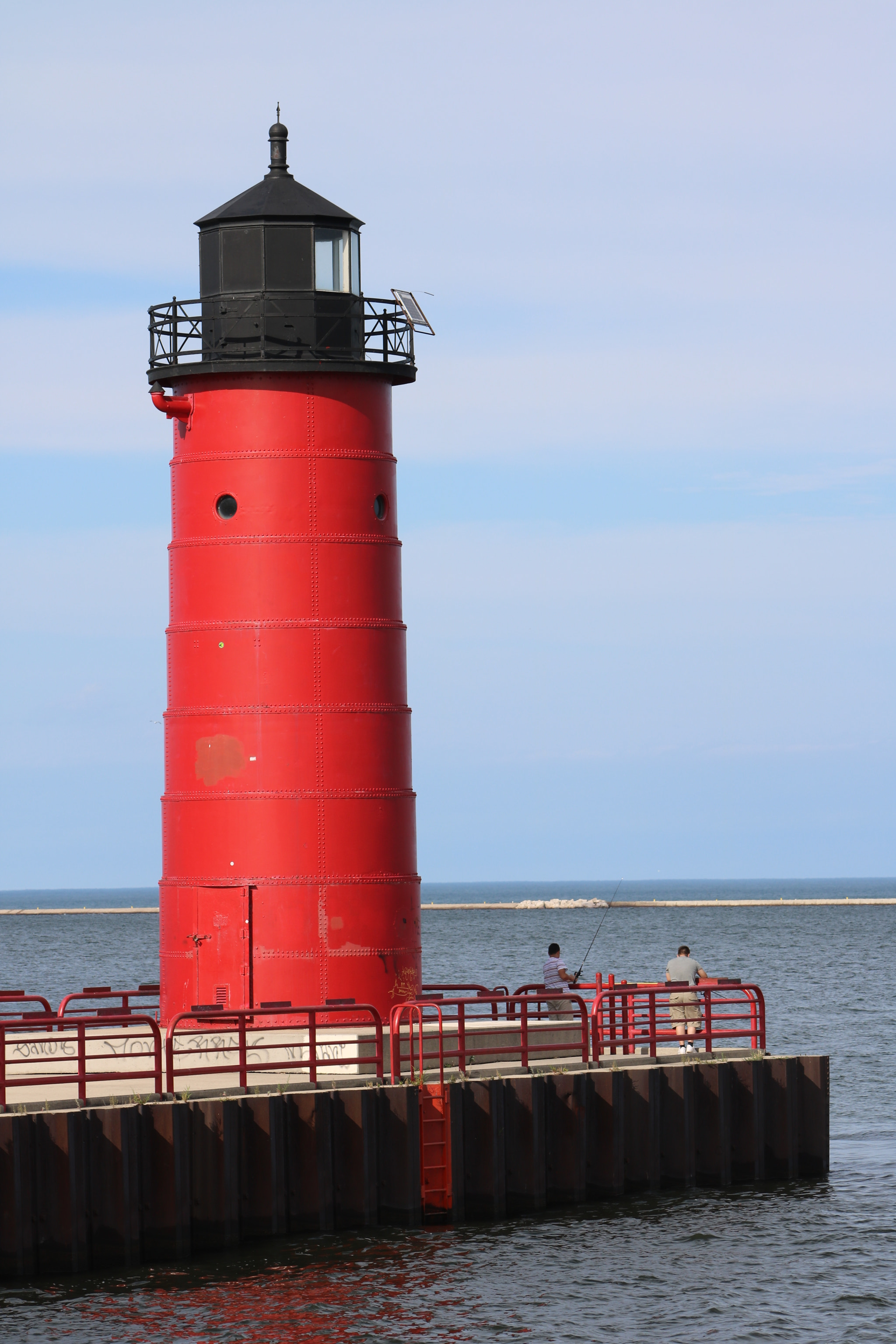 Canon EOS 750D (EOS Rebel T6i / EOS Kiss X8i) + EF75-300mm f/4-5.6 sample photo. Faro rojo photography