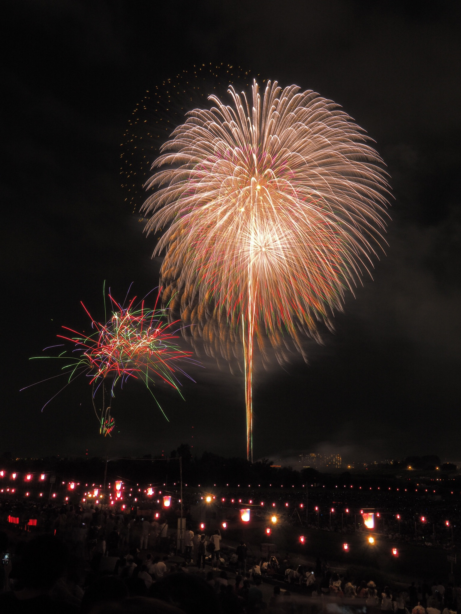 Olympus OM-D E-M10 II + OLYMPUS M.9-18mm F4.0-5.6 sample photo. Fireworks in itabashi-ku,japan photography