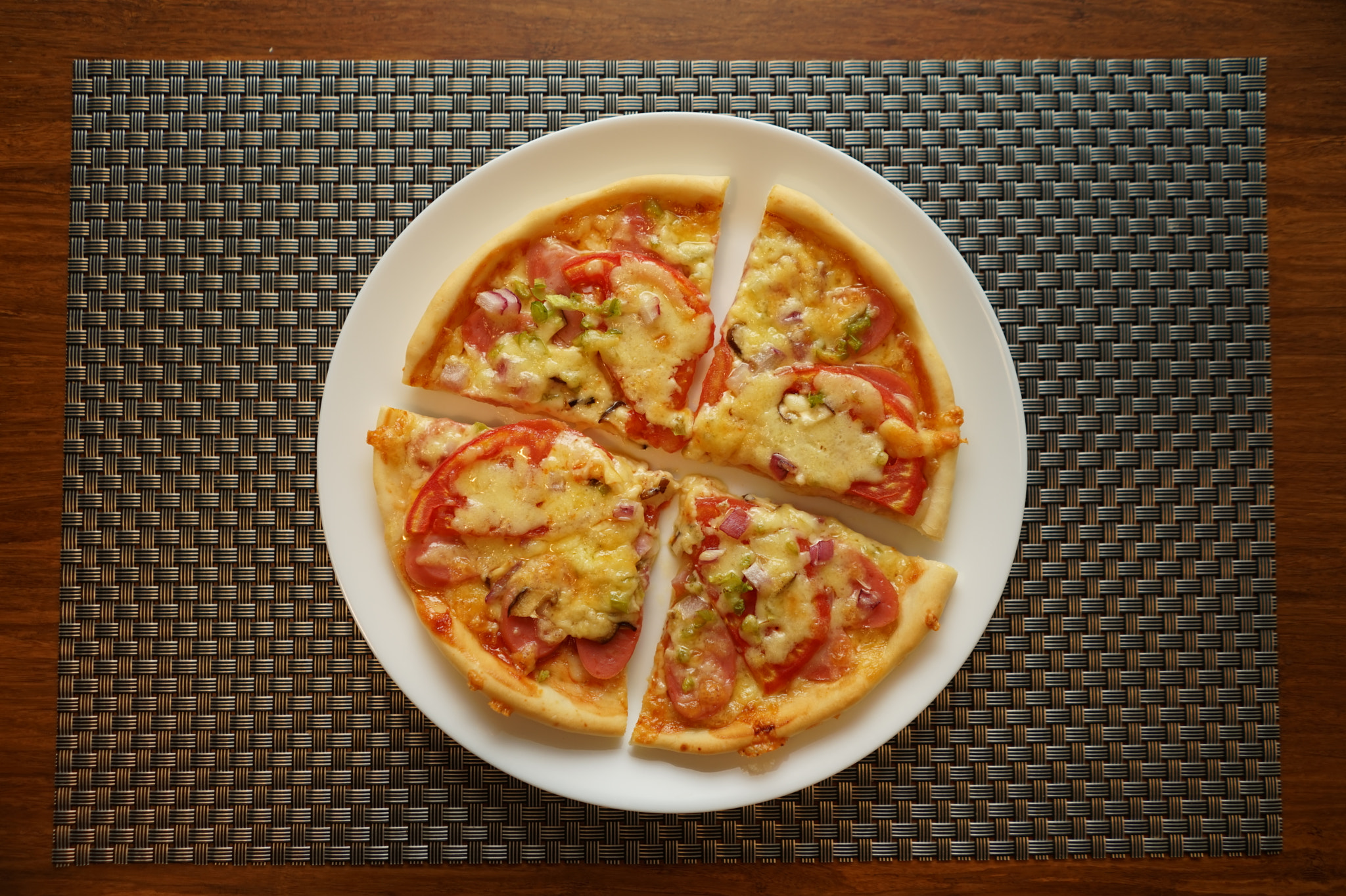 Sony FE 28mm F2 sample photo. Pizza  photography