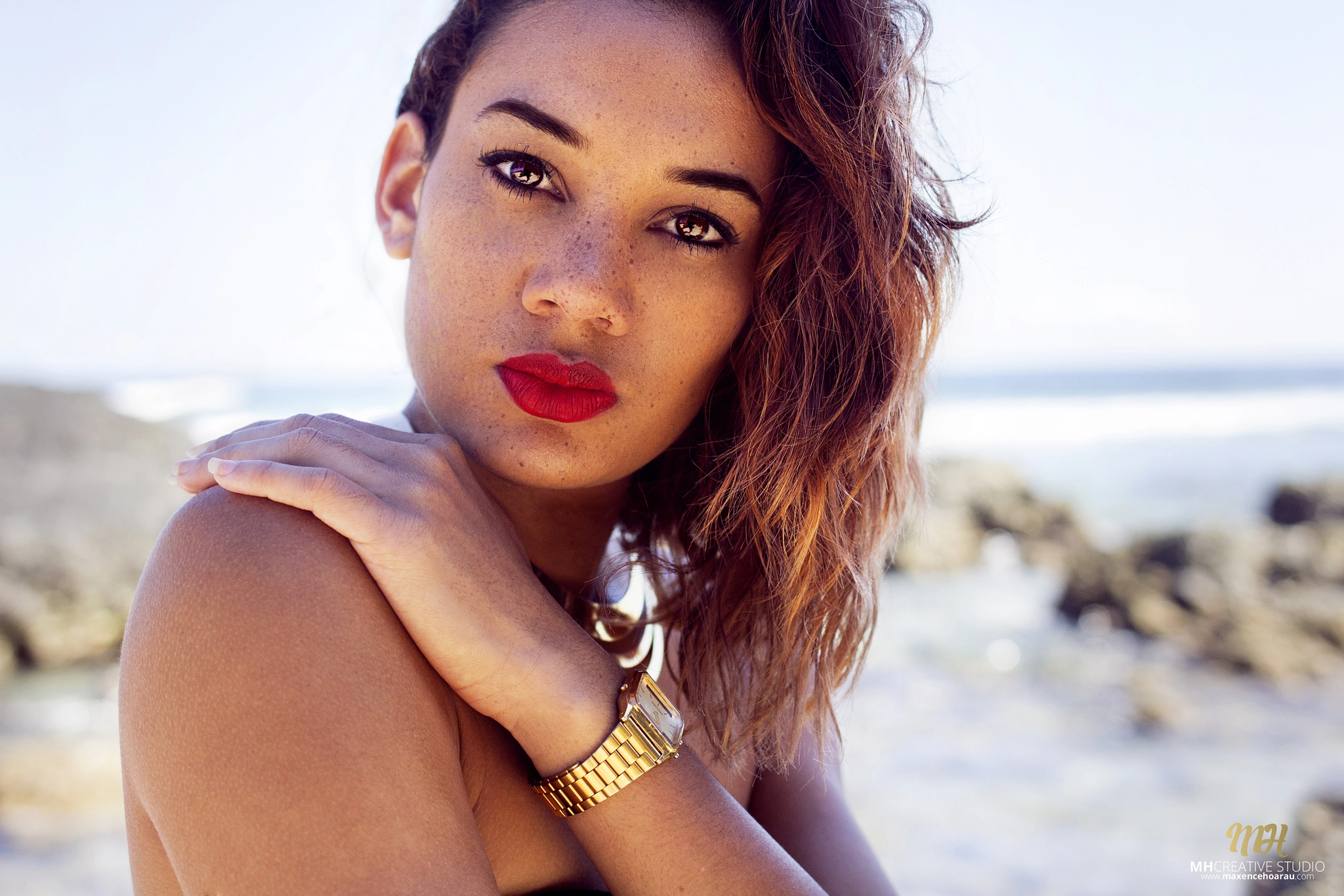 Canon EF 35mm F2 IS USM sample photo. Ophélie_natural light photography