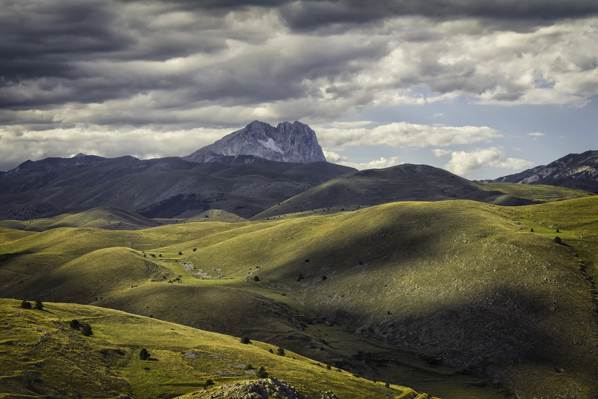 Canon EOS M sample photo. Watching the gran sasso photography