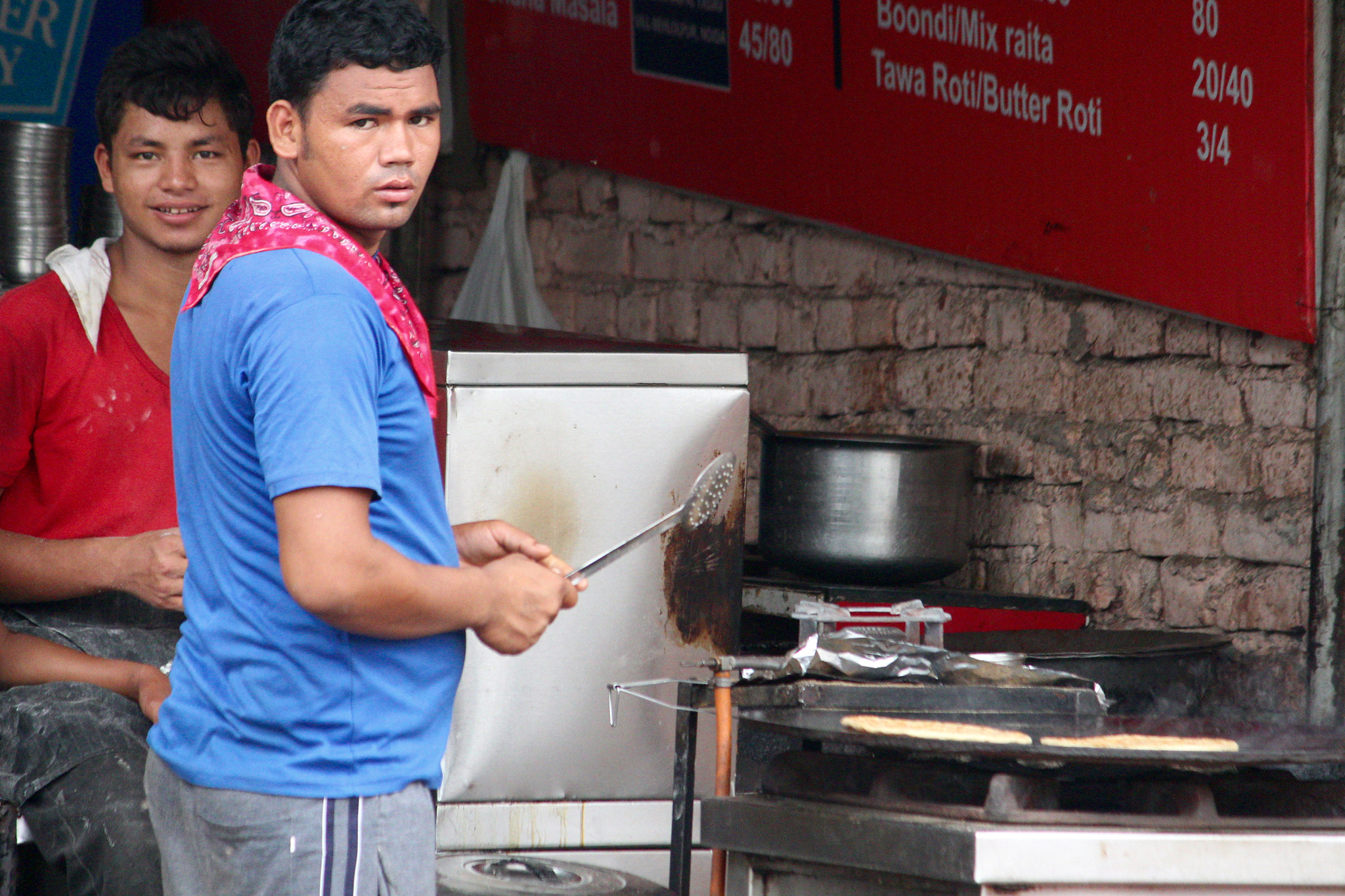 Canon EF-S 55-250mm F4-5.6 IS II sample photo. Roadside restaurant photography