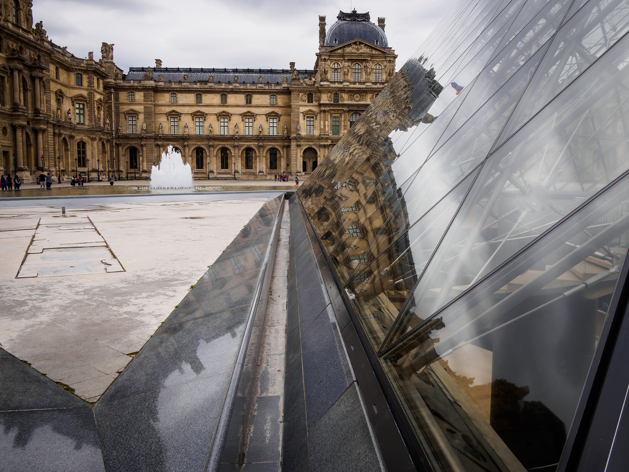 Olympus OM-D E-M10 II + LUMIX G 14/F2.5 II sample photo. Louvre // reflection photography