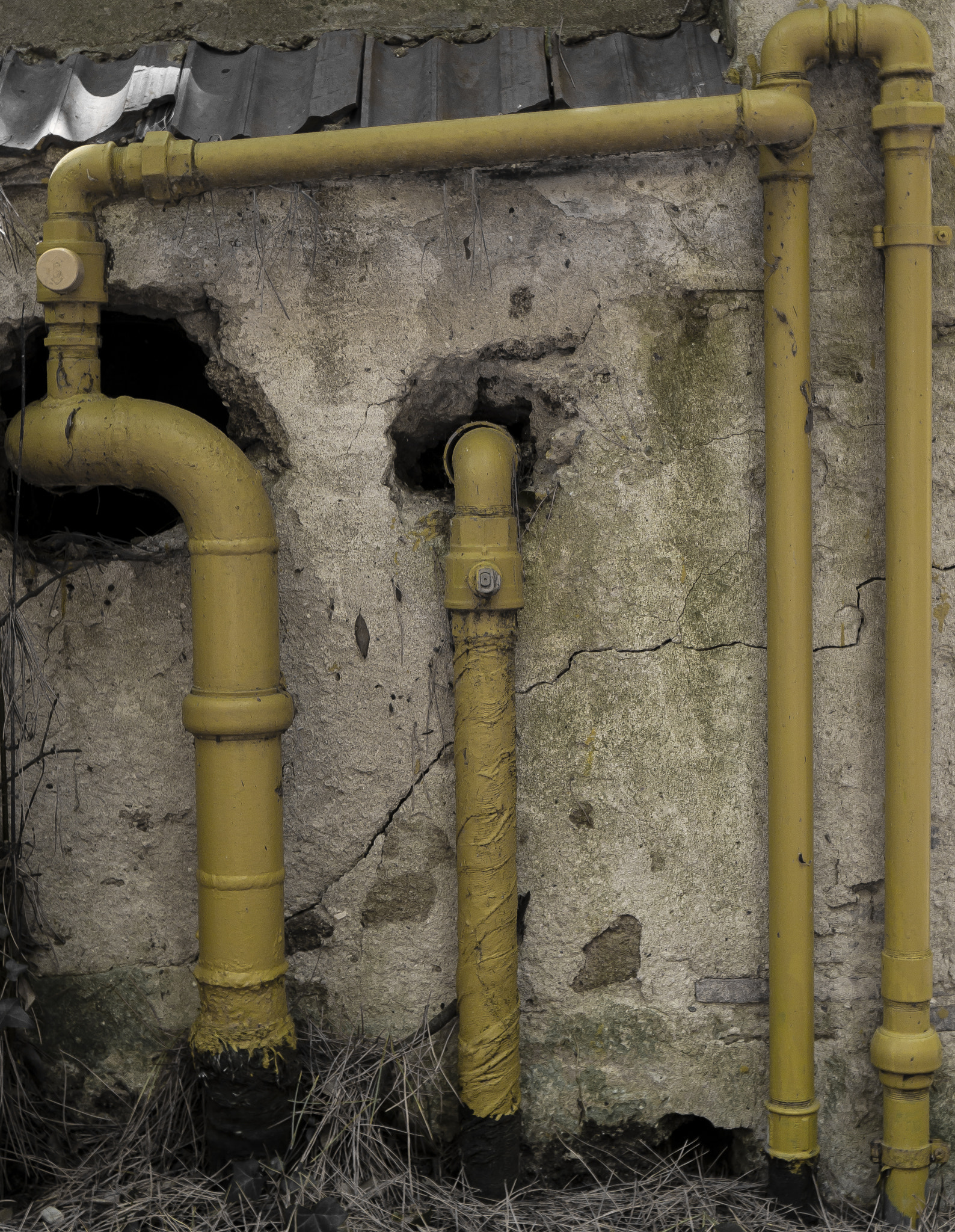 Panasonic Lumix DMC-GH2 sample photo. Yellow pipes photography