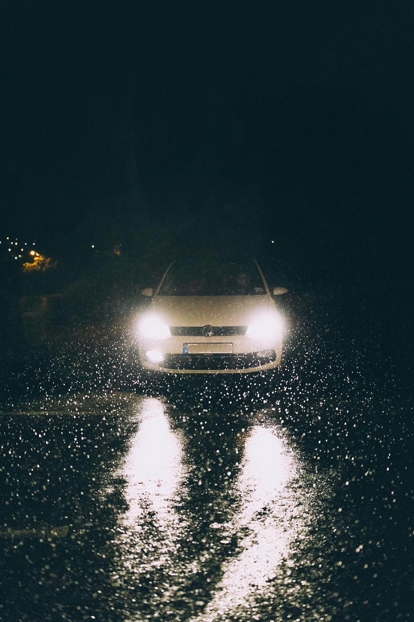 Canon EF 35mm F1.4L II USM sample photo. Long drives in the rain at night photography
