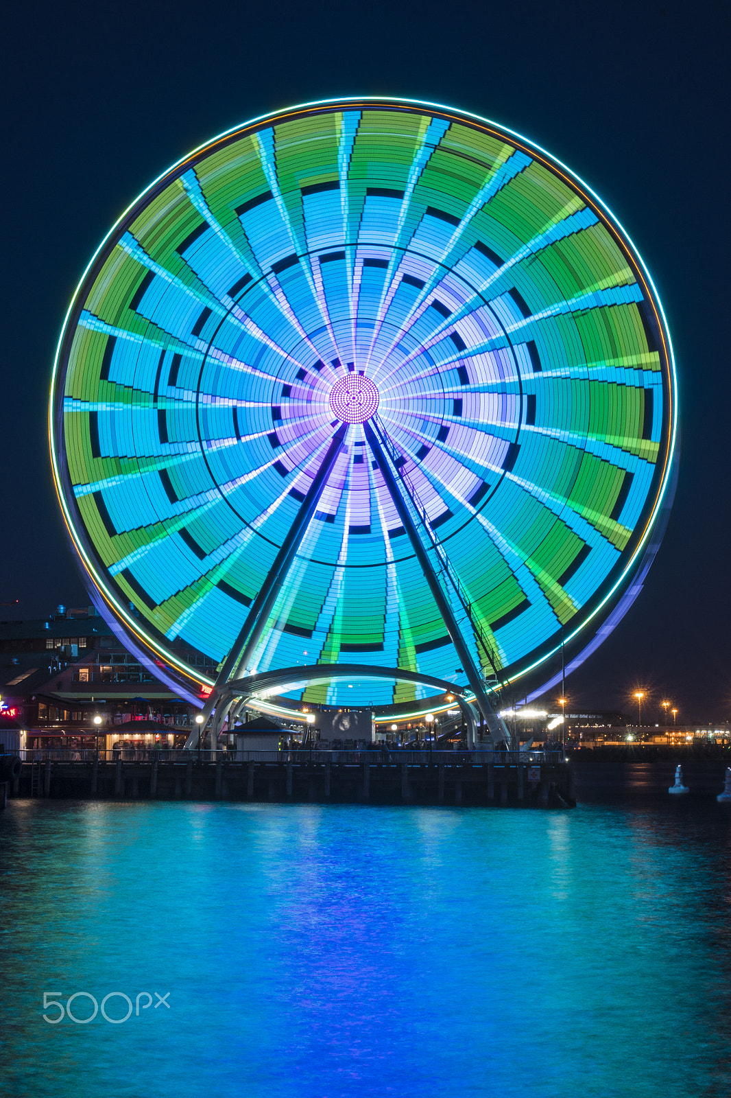 Nikon D500 + Nikon AF-S Nikkor 17-35mm F2.8D ED-IF sample photo. The seattle great wheel spinning photography