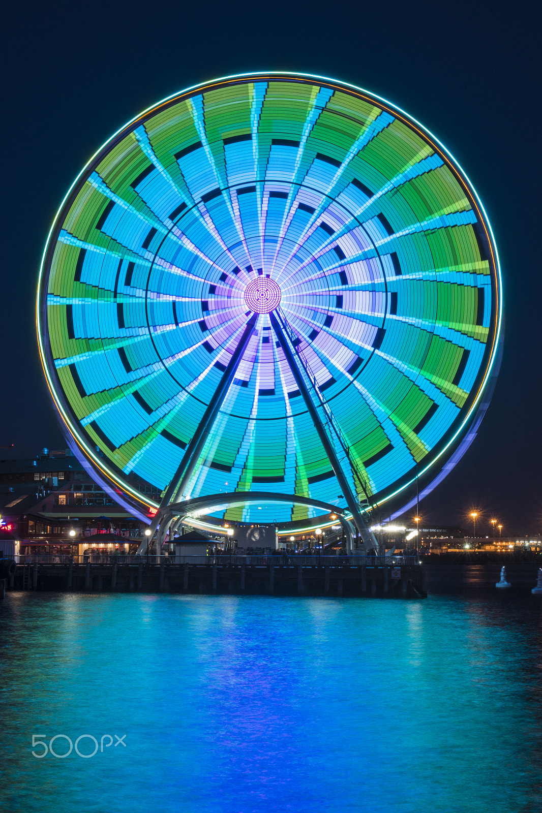 Nikon AF-S Nikkor 17-35mm F2.8D ED-IF sample photo. The seattle great wheel spinning photography