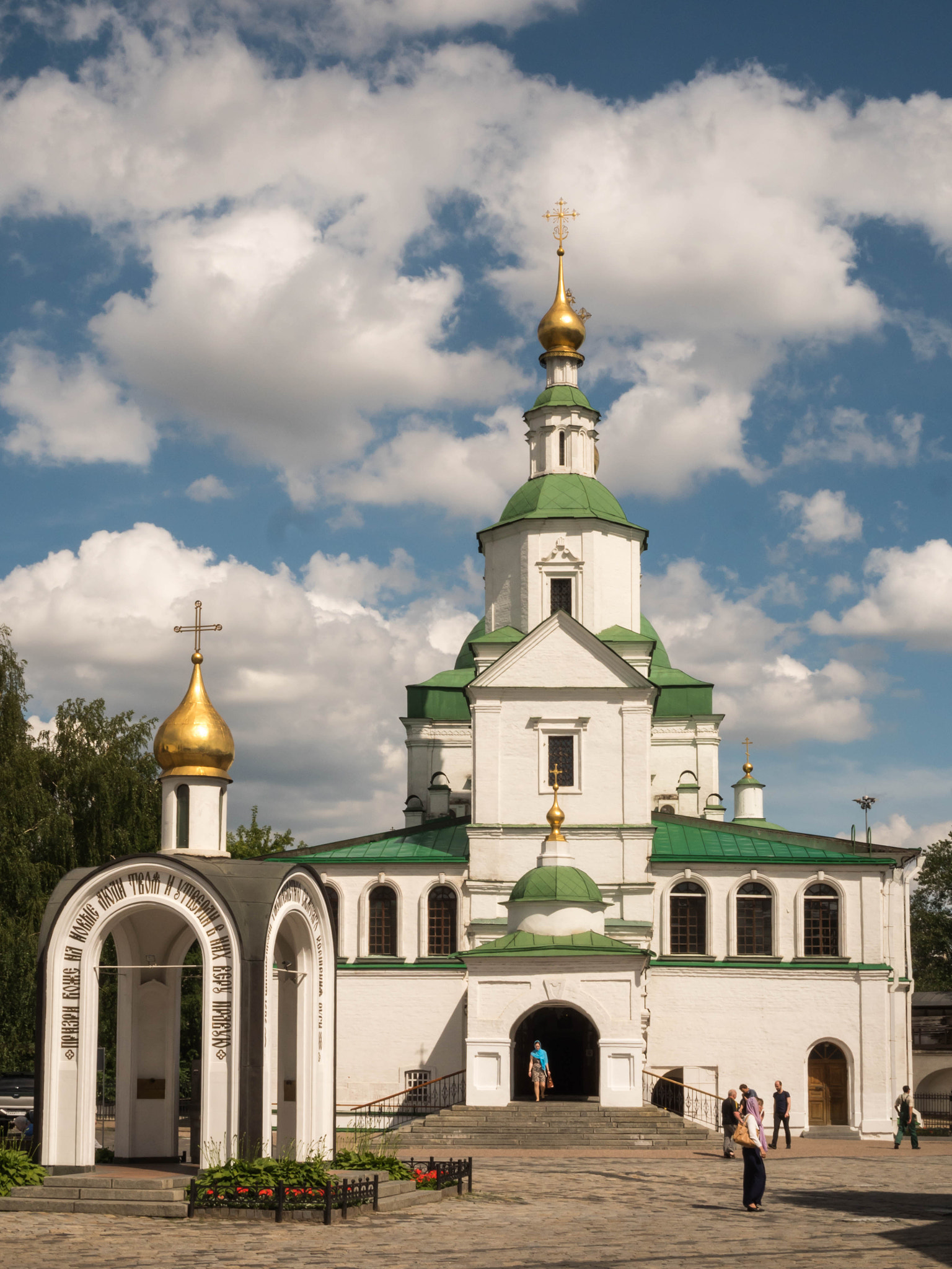 Panasonic Lumix DMC-GH4 + Olympus M.Zuiko Digital 25mm F1.8 sample photo. Danilov monastery photography