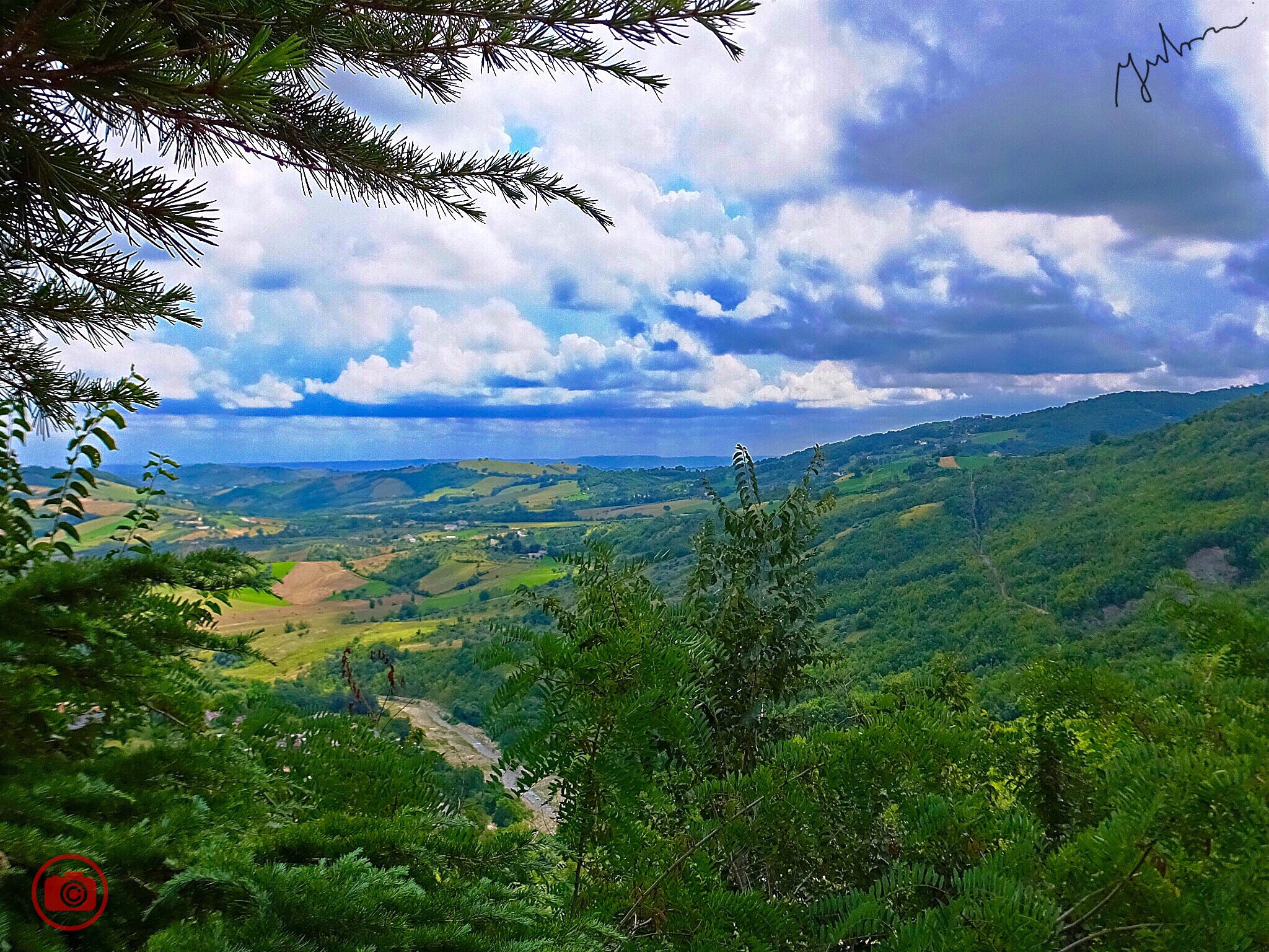 Fujifilm FinePix F900EXR sample photo. The valley of farindola in abruzzo italy photography